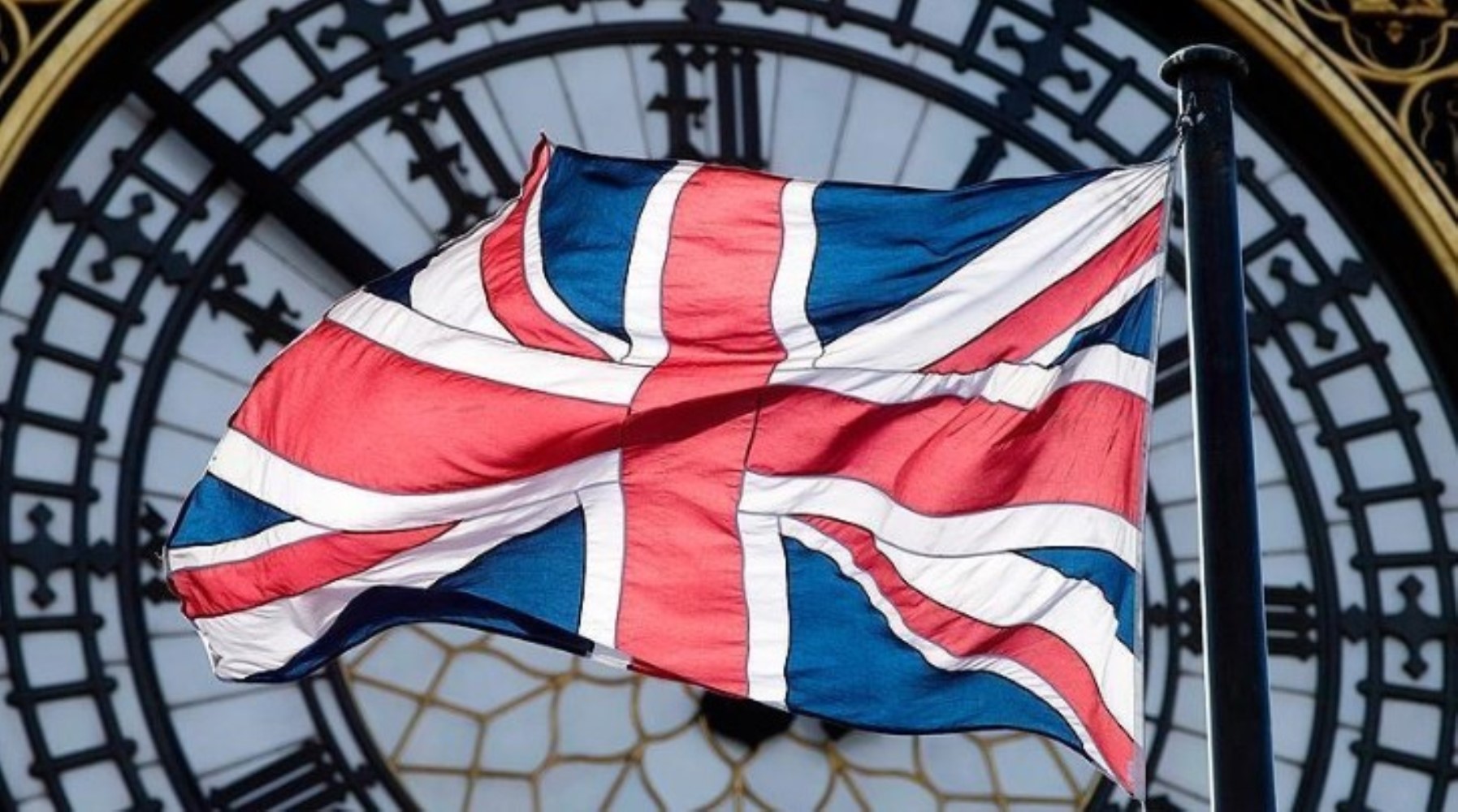 I paesi europei sospendono le domande di asilo dei siriani: si pianificano le espulsioni