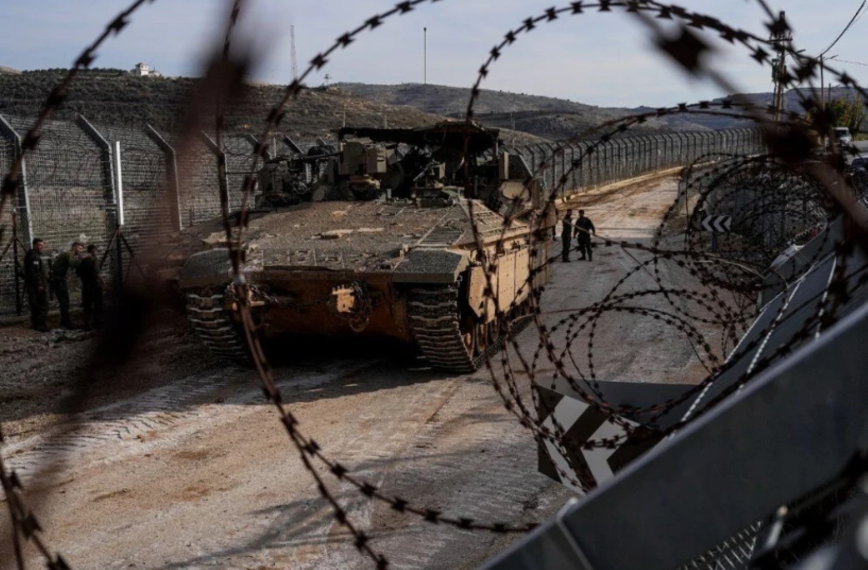 İsrail Suriye'de ilerlemeye devam ediyor: Şam'a 25 kilometre...