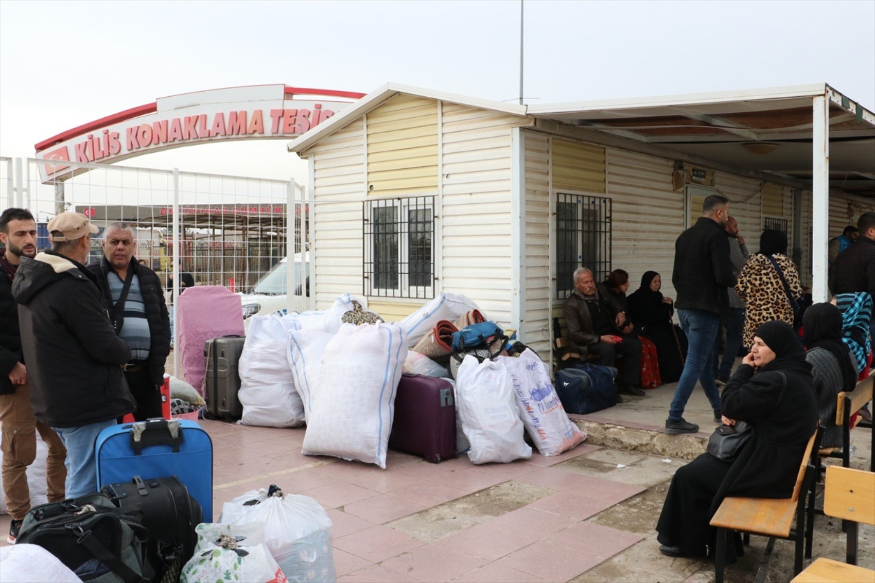 Suriyelilerin ülkelerine geri dönüşü sürüyor