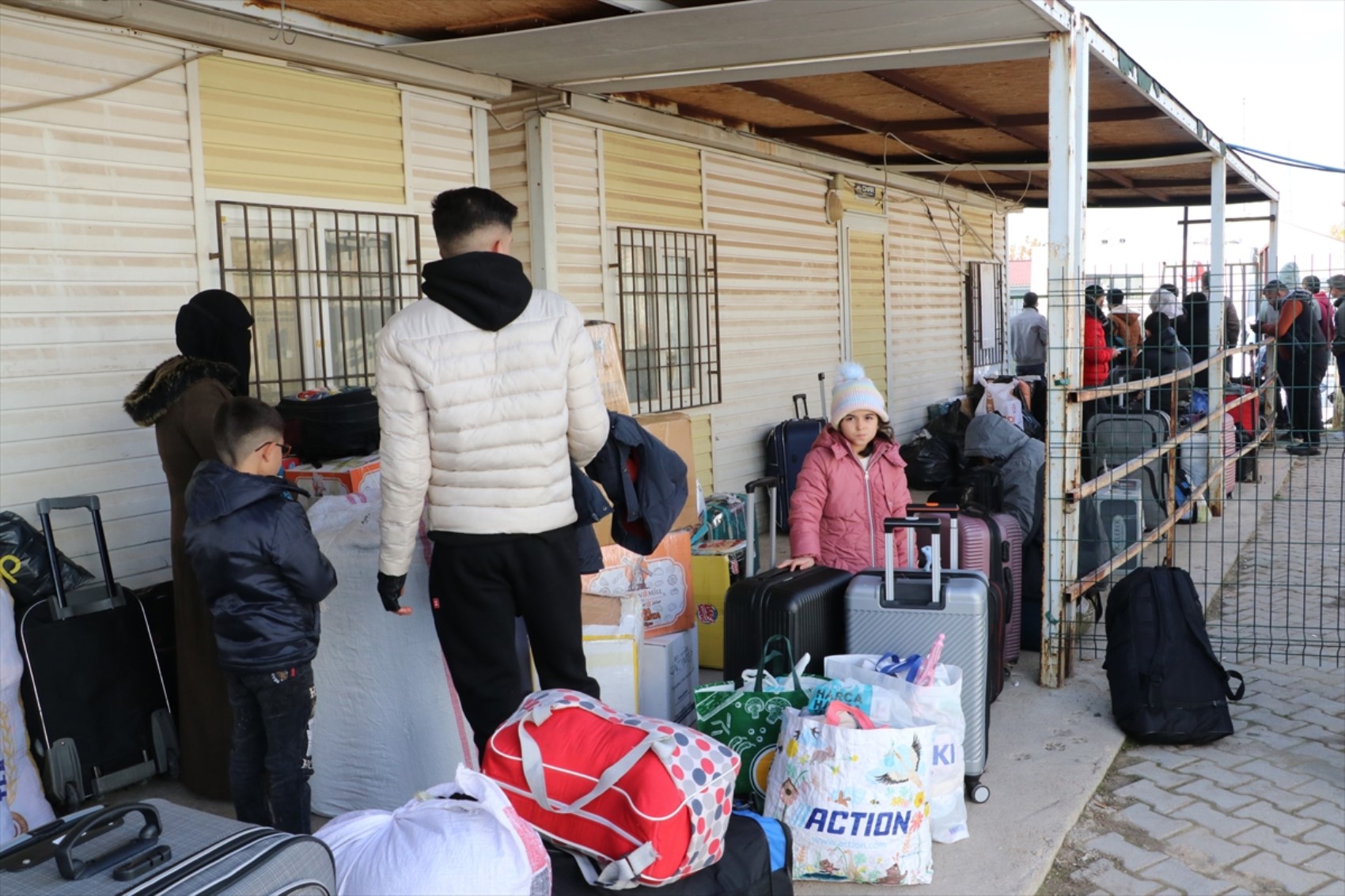 Suriyelilerin ülkelerine geri dönüşü sürüyor