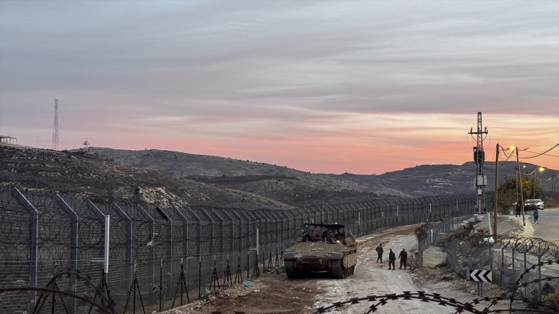 A 15 chilometri da Damasco: prosegue l'avanzata di Israele in Siria