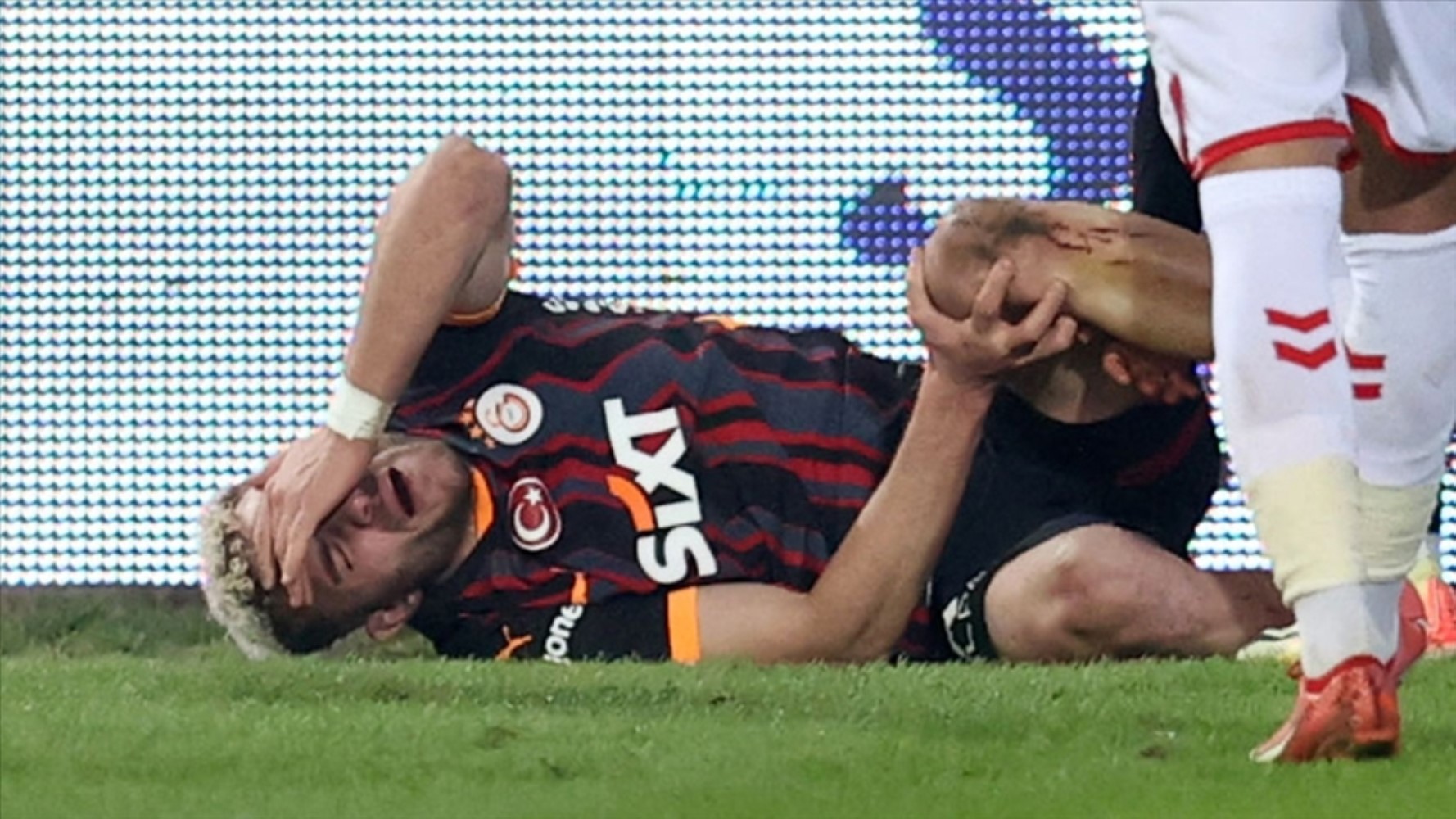 Barış Alper Yılmaz ve Osimhen'in sağlık durumları nasıl? Galatasaray kulüp doktorundan açıklama geldi