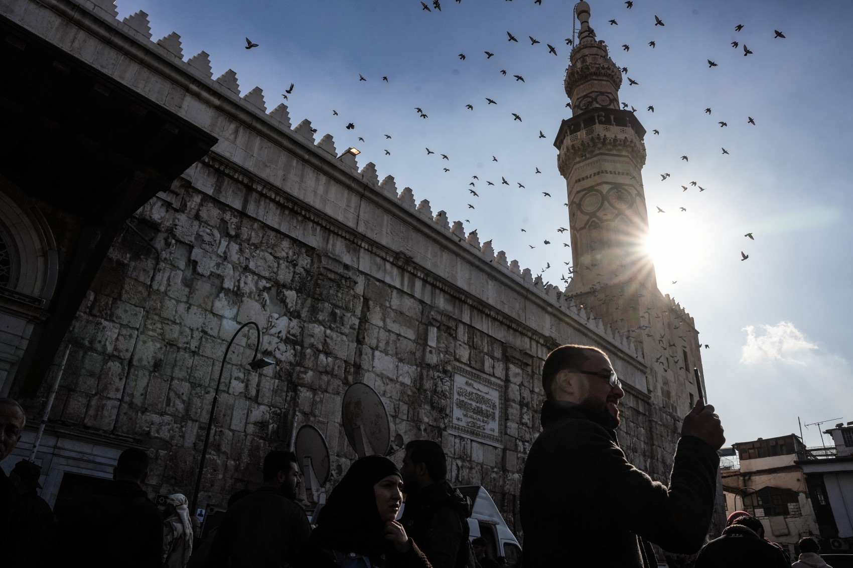 Suriyeliler Emevi Camii'ne akın ettiler: Şam’da Esad’sız ilk Cuma namazı