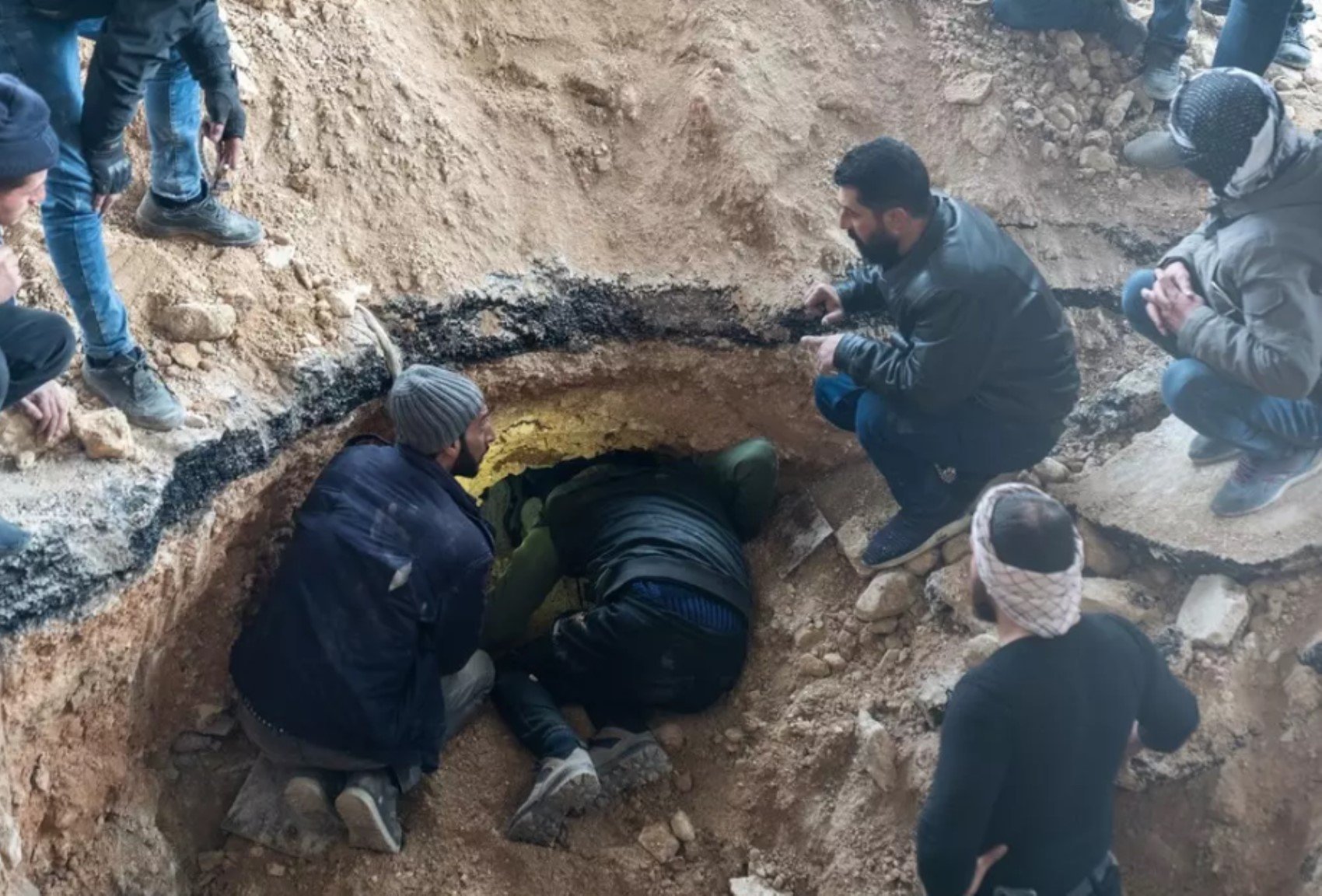 Sednaya Hapishanesi'nin zemininde ölüm izleri: Aileler kaybolan yakınlarını arıyor