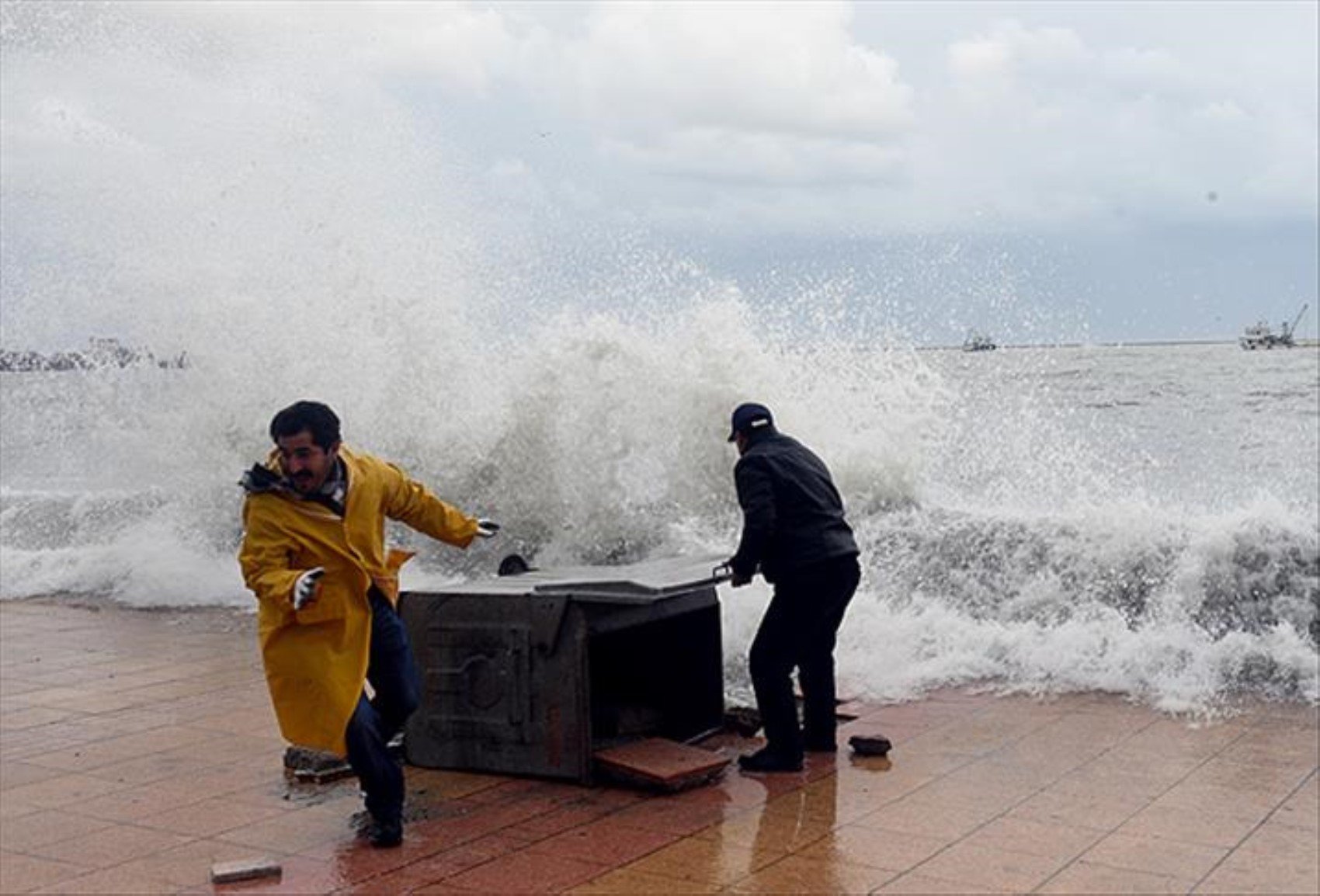 Kuvvetli fırtına geliyor: Meteoroloji saat vererek uyardı