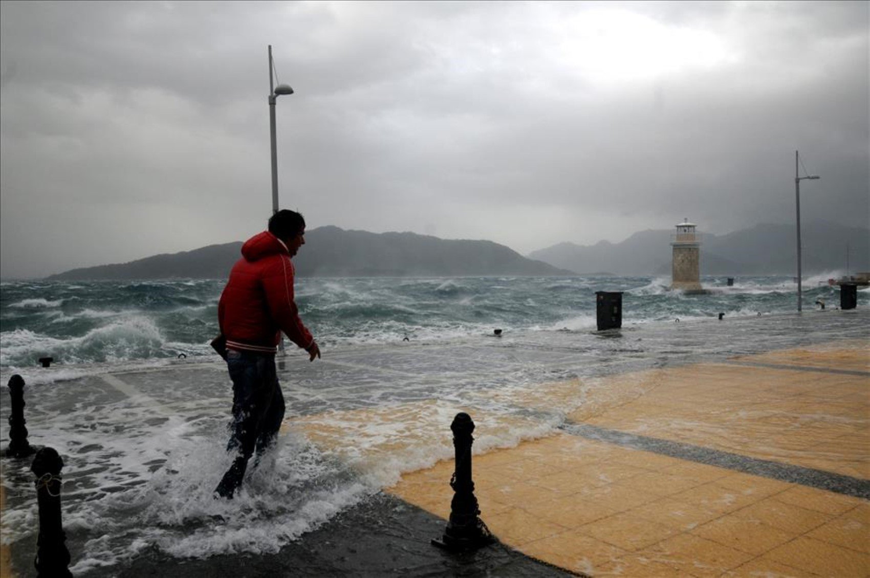 Kuvvetli fırtına geliyor: Meteoroloji saat vererek uyardı