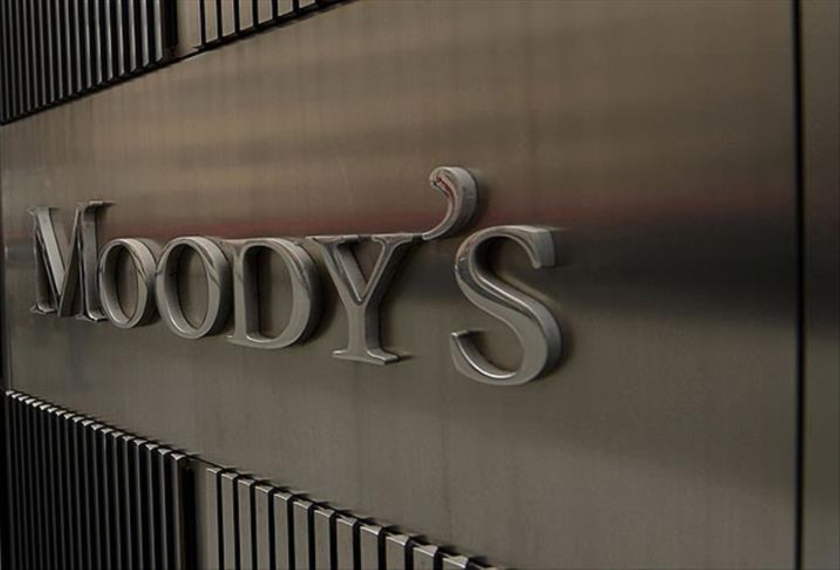 Moody's, Fransa'nın kredi notunu düşürdü