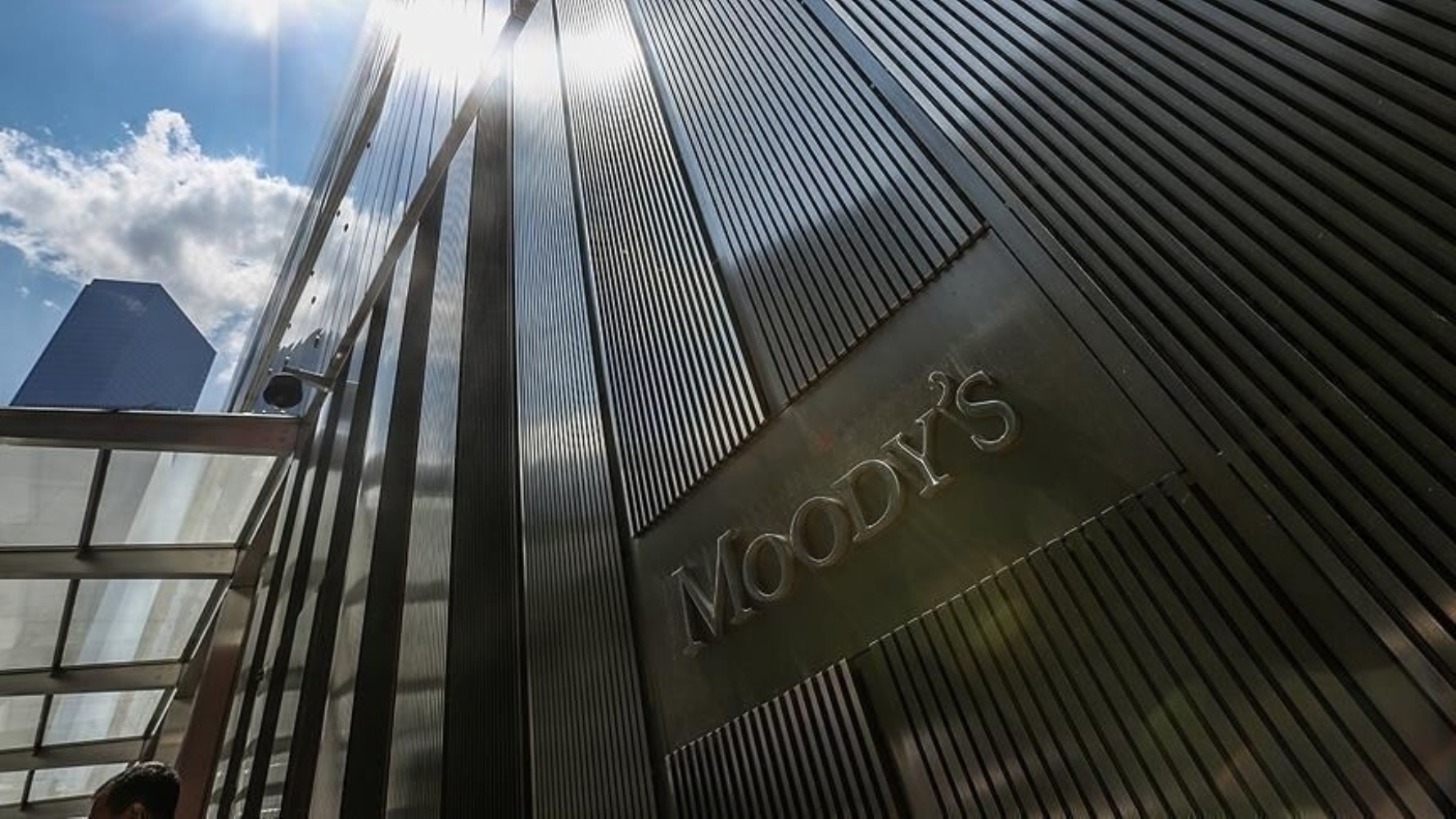 Moody's, Fransa'nın kredi notunu düşürdü