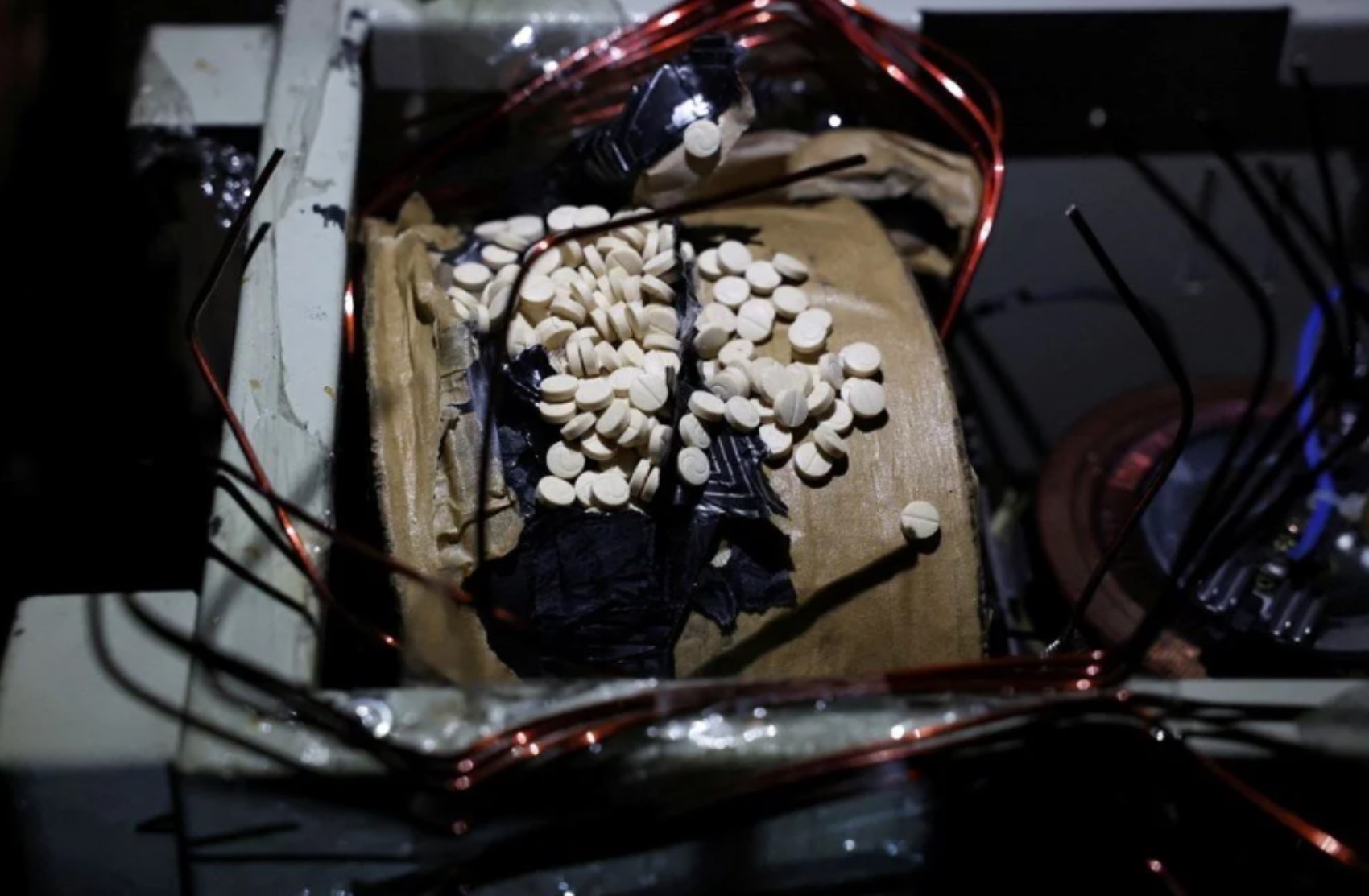 Reuters diffonde le immagini: scoperto un laboratorio di droga