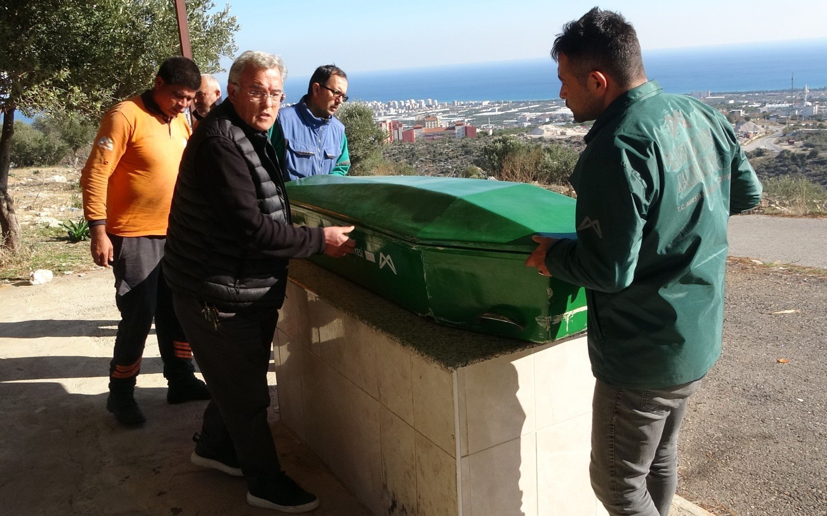 Çilli Bom’un bestecisi Kenan Küçüközcan son yolculuğuna uğurlandı: 5 kişi ile kimsesizler mezarlığına defnedildi