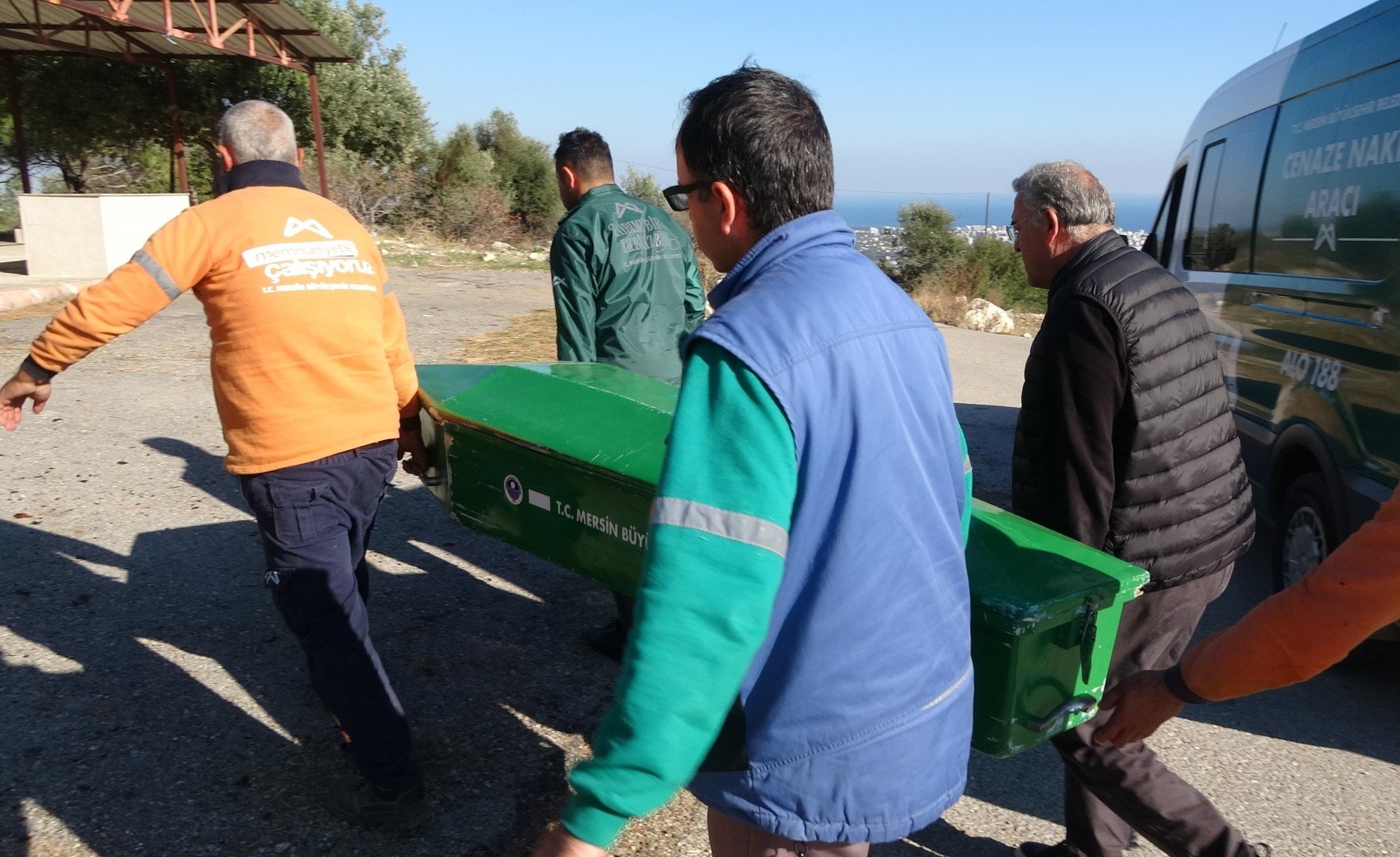 Çilli Bom’un bestecisi Kenan Küçüközcan son yolculuğuna uğurlandı: 5 kişi ile kimsesizler mezarlığına defnedildi