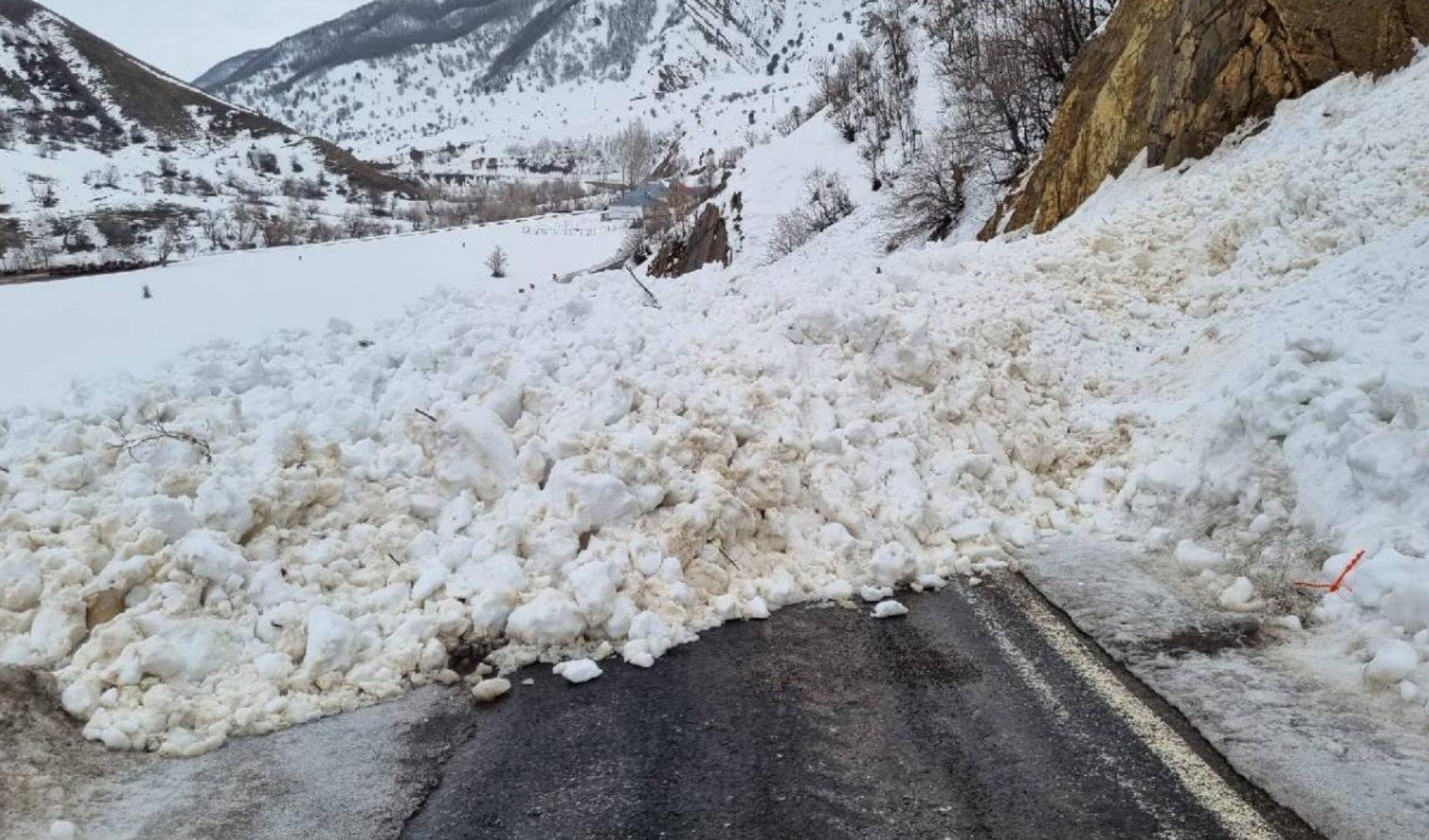 Bu bölgelerde yaşayanlar dikkat! Meteoroloji'den çığ ve buzlanma uyarısı: İşte il il 15 Aralık Pazar hava durumu...