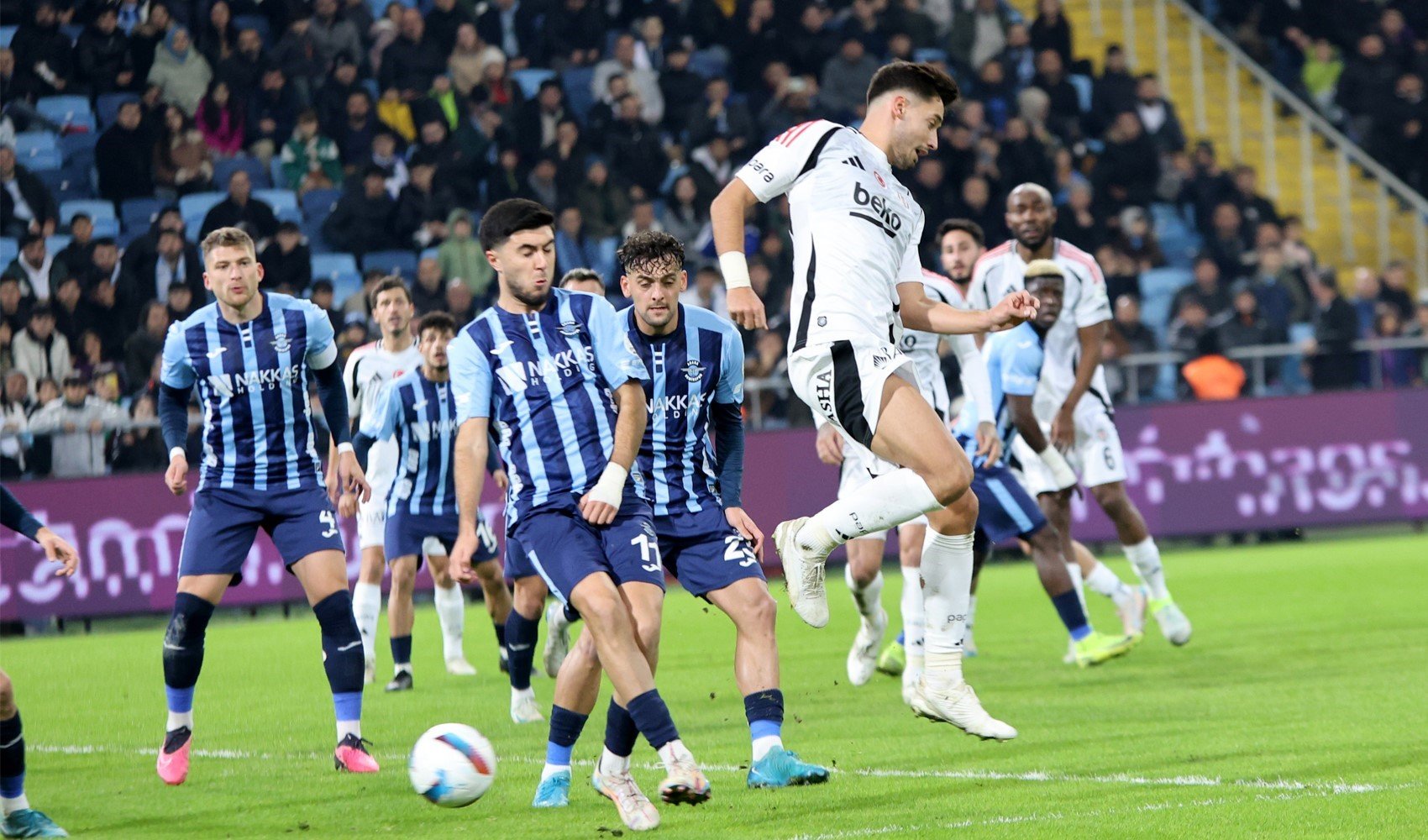 Beşiktaş, Adana'dan mağlup ayrıldı