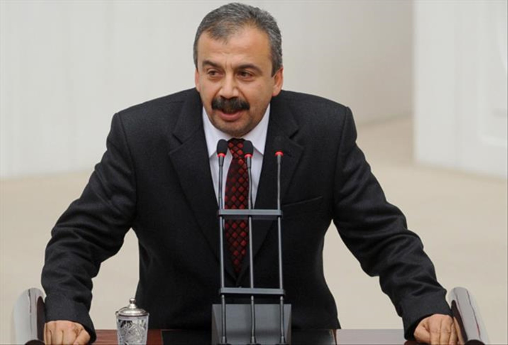 Il commento di Sırrı Süreyya Önder sul processo di risoluzione: 'Di solito finiamo in prigione'