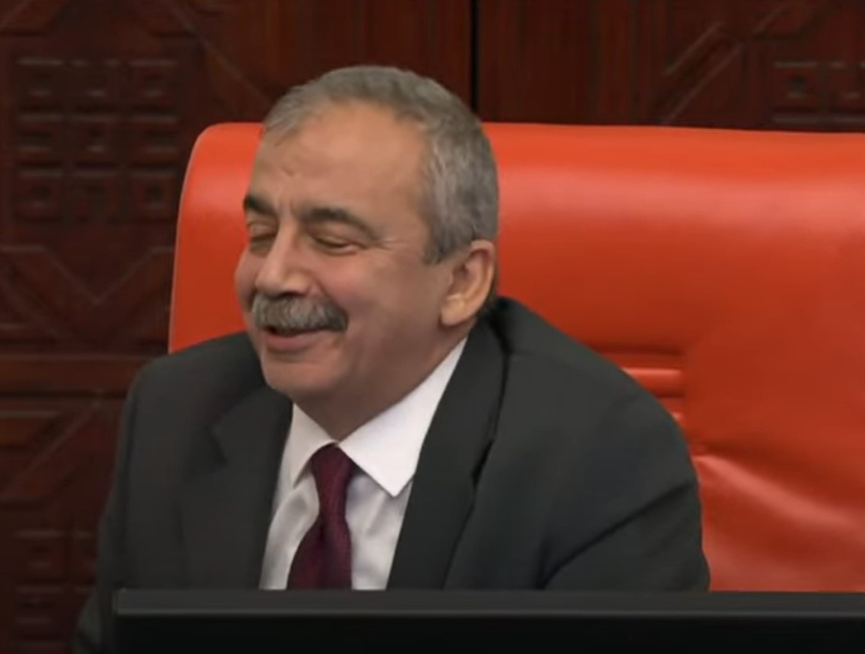 Il commento di Sırrı Süreyya Önder sul processo di risoluzione: 'Di solito finiamo in prigione'