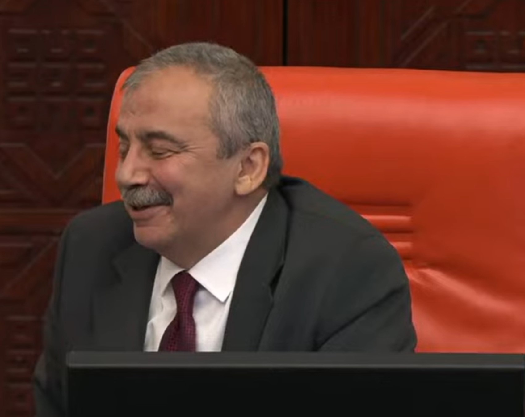 Il commento di Sırrı Süreyya Önder sul processo di risoluzione: 'Di solito finiamo in prigione'