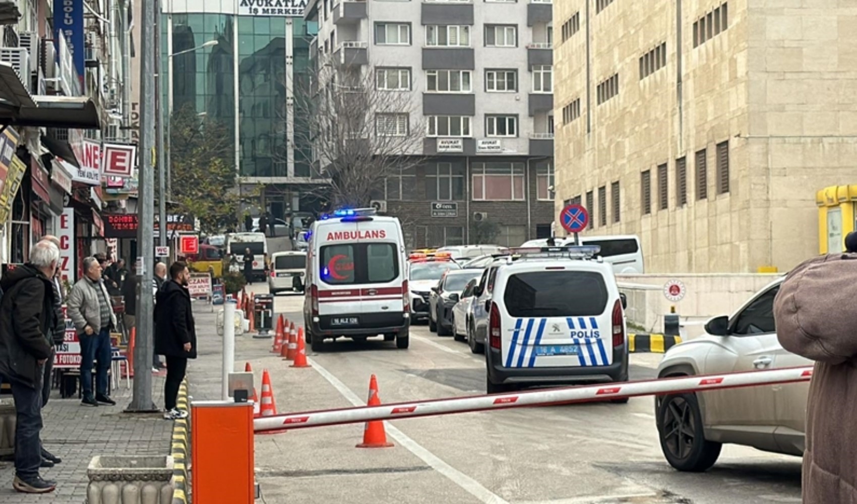 10 persone erano state fermate: nuovi sviluppi sulla sparatoria al tribunale di Bursa