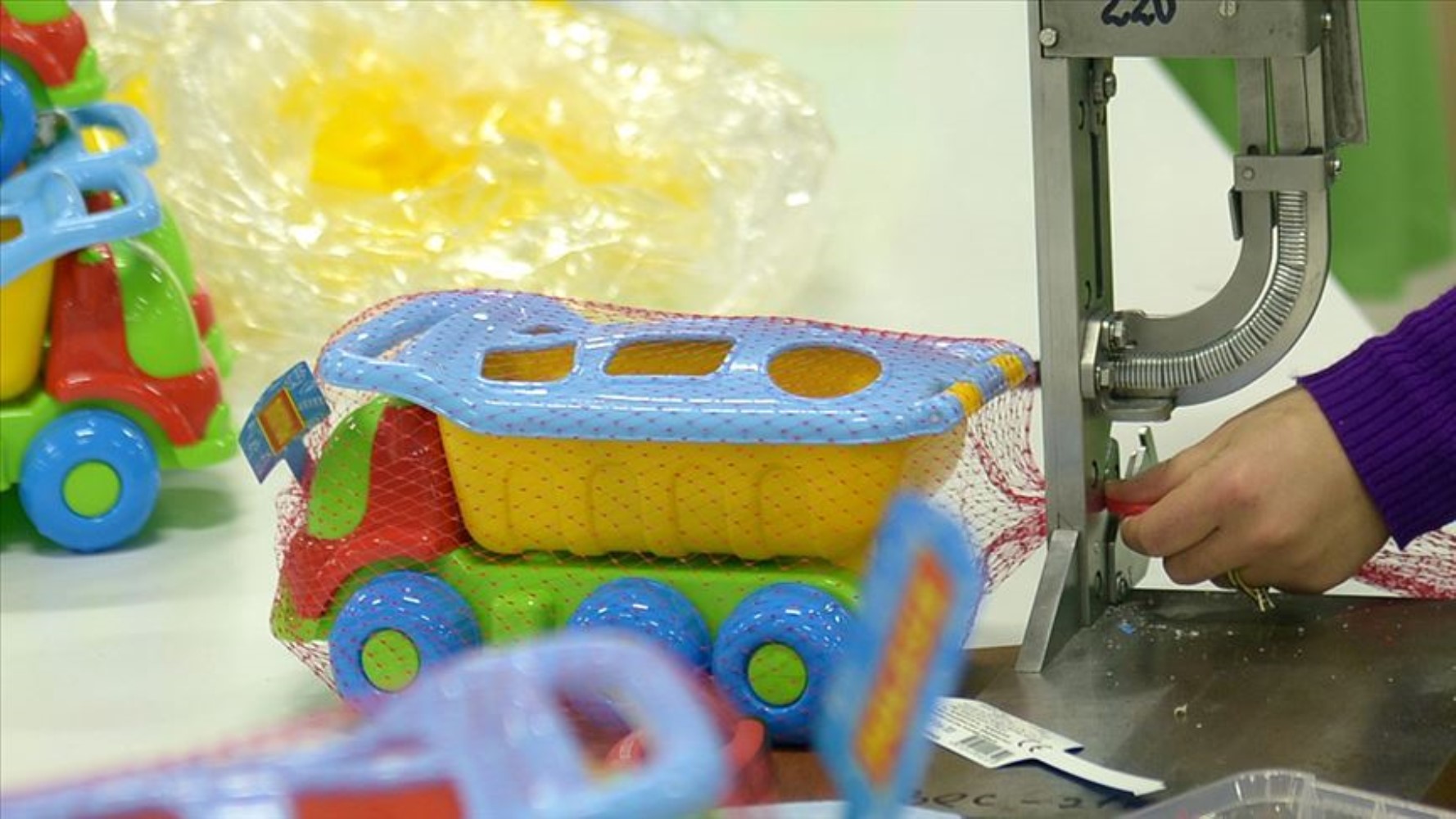 Bakanlık toplatma kararı aldı: Plastik oyuncaklar ve slime’lar zararlı kimyasallar içeriyor