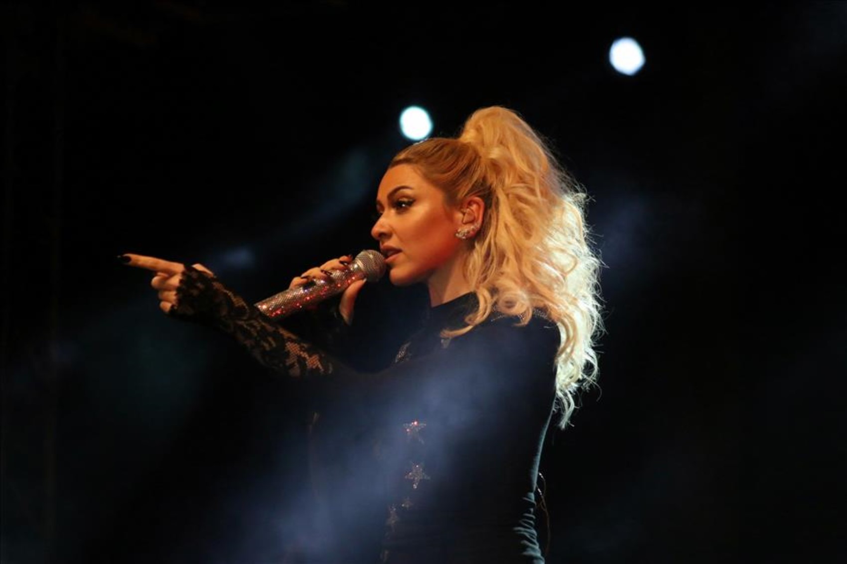 Hadise'nin 'Sevmiyorum' dediği şarkıcıyı Emrah Karaduman açıkladı!