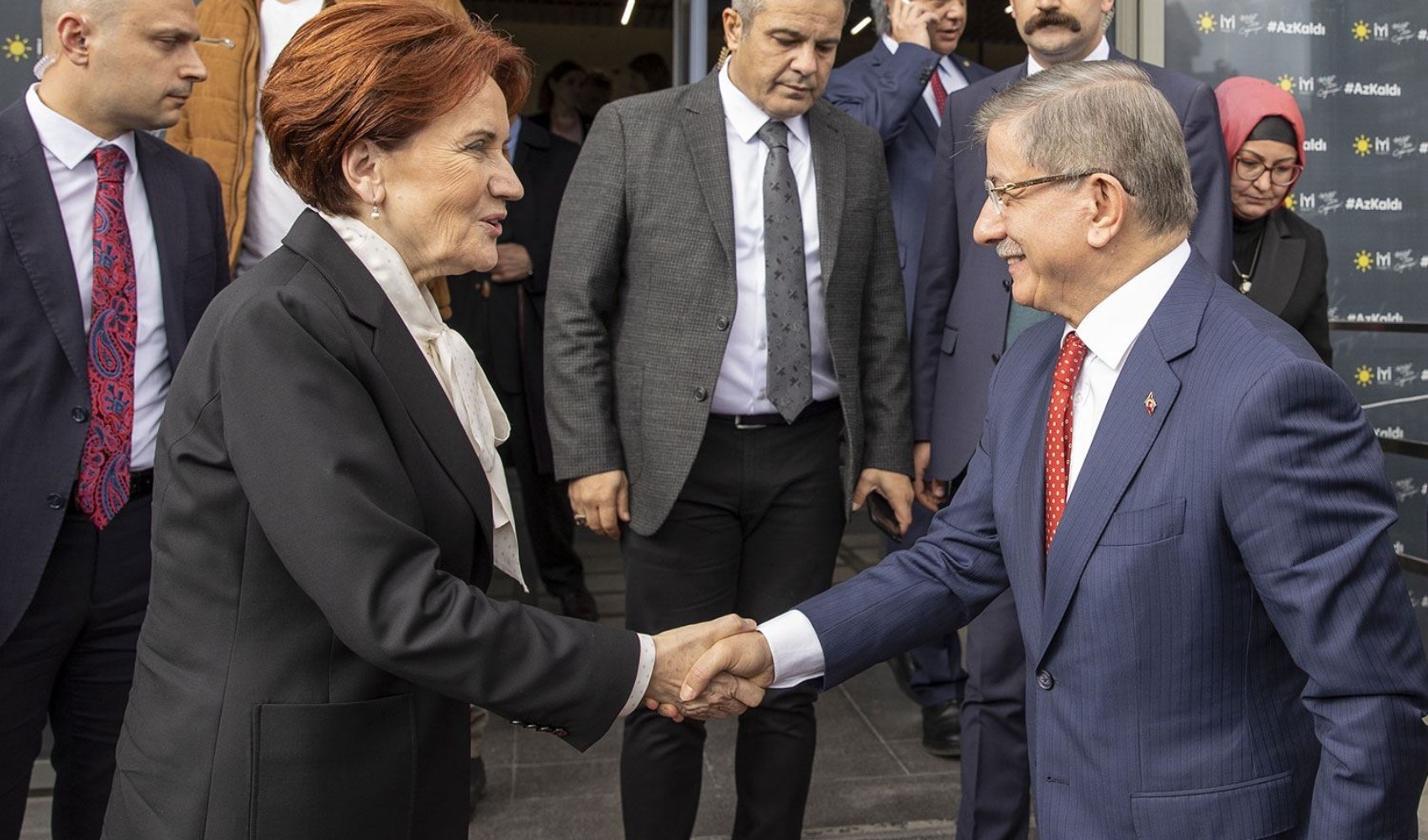 'È tempo di unirsi', ha dichiarato: dopo Davutoğlu, arriva l'invito ad Akşener dal fronte AKP