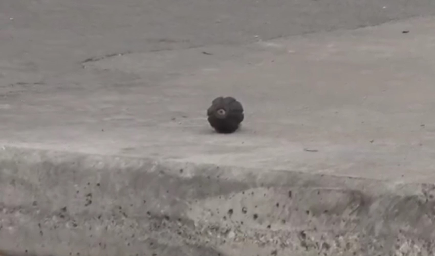 Trovata una bomba a mano sul marciapiede a Beylikdüzü! Sul posto le squadre specializzate