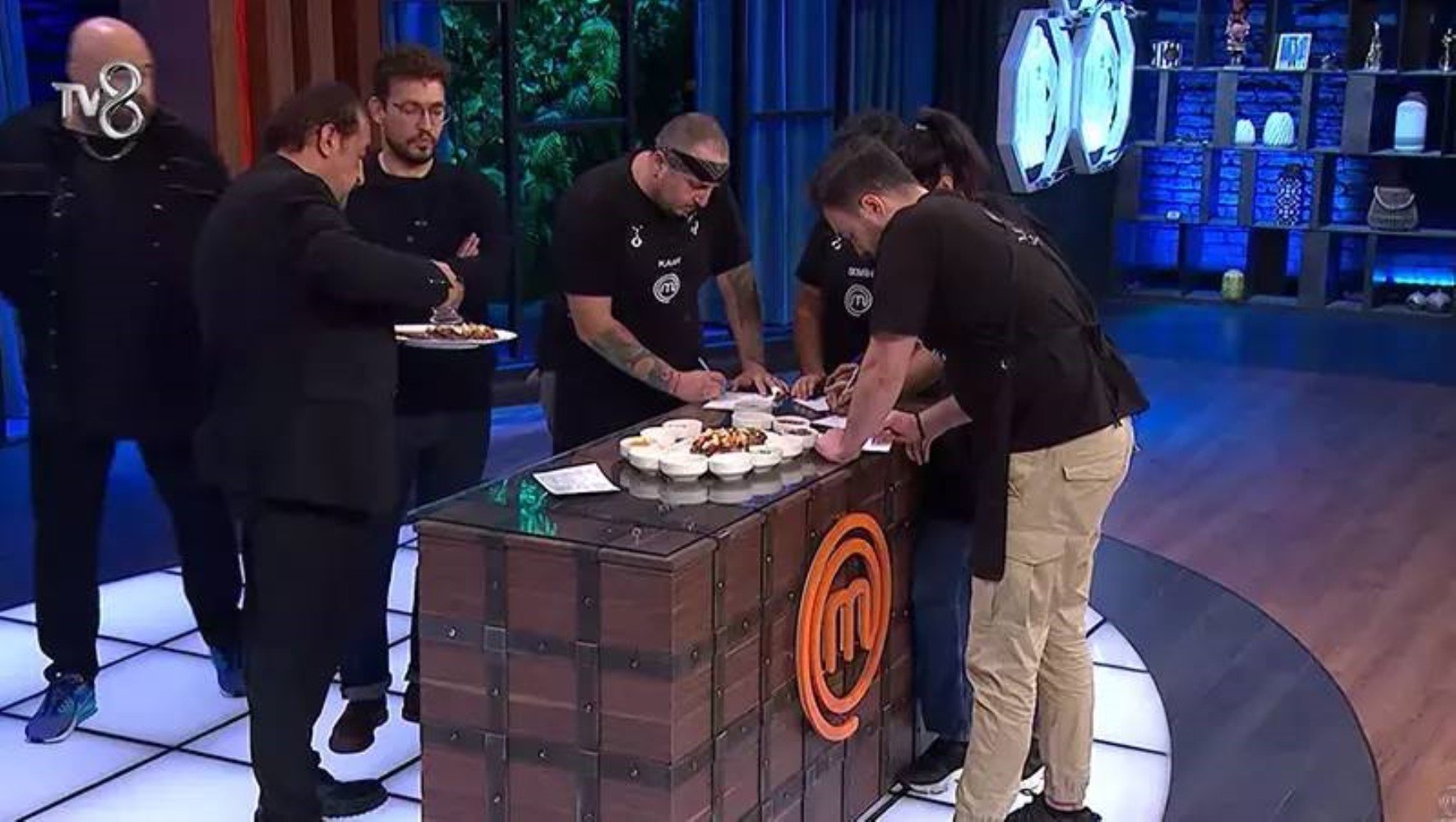 MasterChef kim elendi? 1 Aralık Pazar günü MasterChef'te yarışmaya veda eden isim kim oldu?