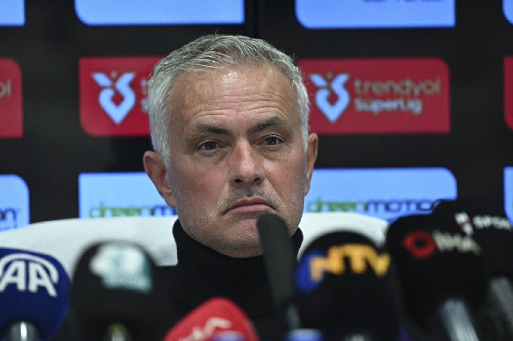 Mourinho Eyüpspor maçından sonra futbolcuları hedef almıştı: Fred'den gündeme oturan 'İsmail Kartal' beğenisi