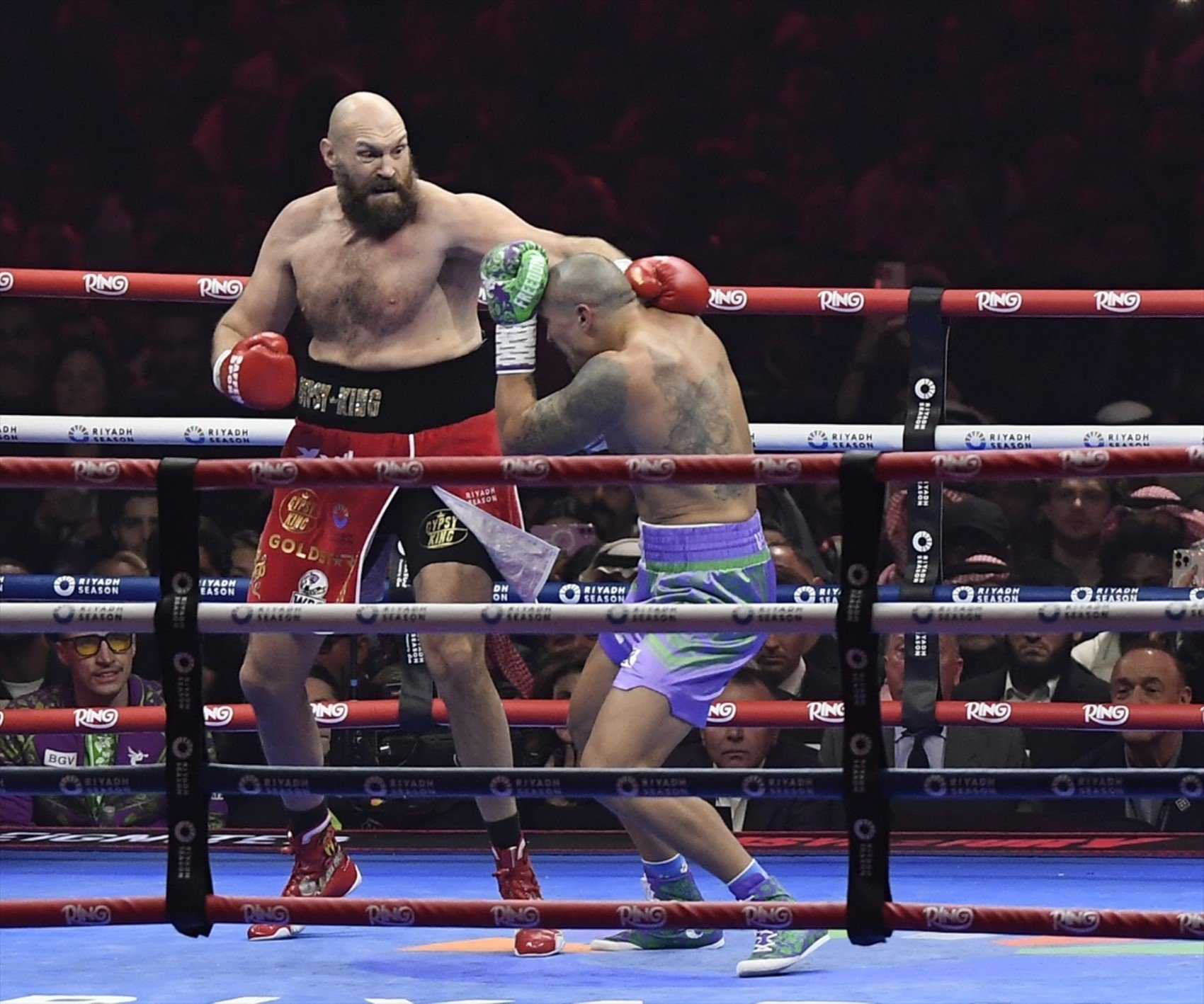 Tyson Fury ve Oleksandr Usyk karşı karşıya: 190 milyon dolar ödüllü rövanş maçını kazanan belli oldu