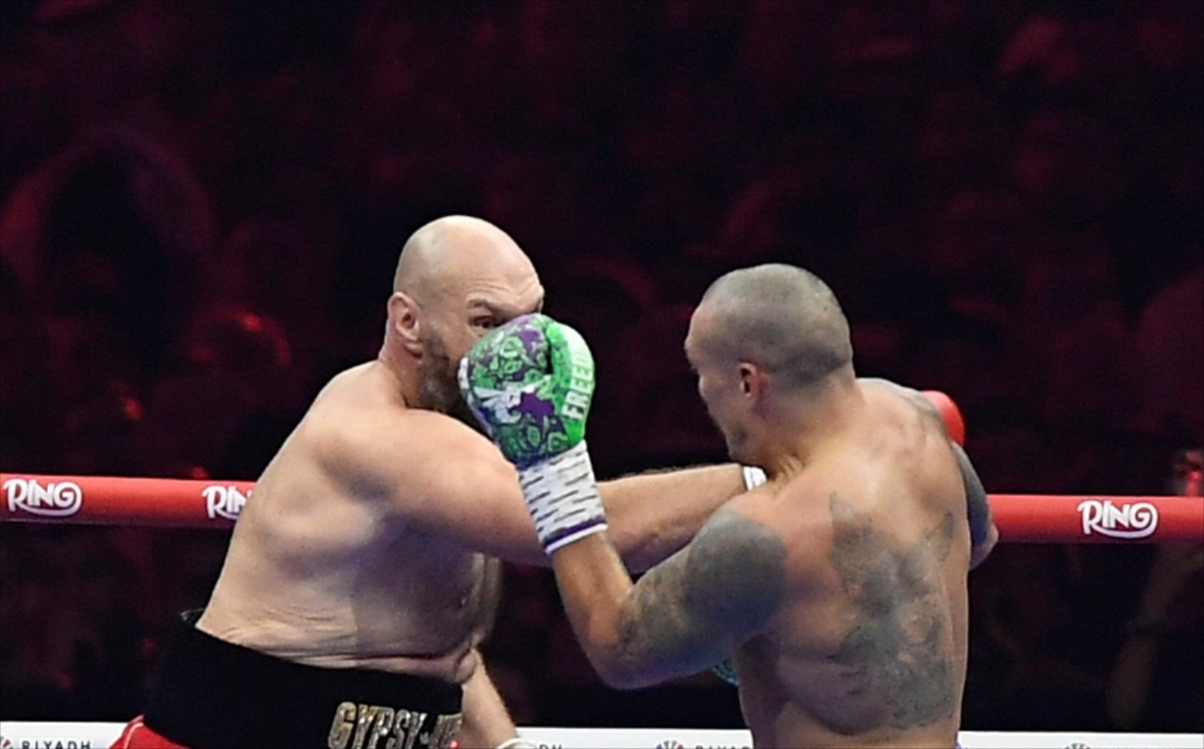 Tyson Fury ve Oleksandr Usyk karşı karşıya: 190 milyon dolar ödüllü rövanş maçını kazanan belli oldu