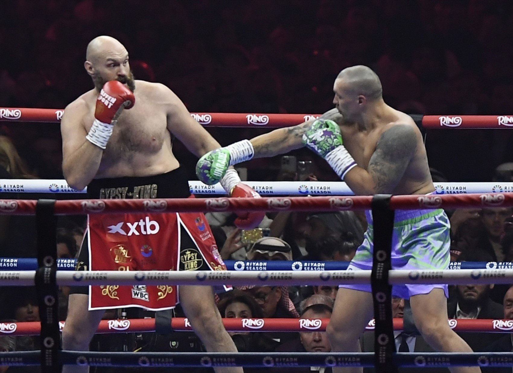 Tyson Fury ve Oleksandr Usyk karşı karşıya: 190 milyon dolar ödüllü rövanş maçını kazanan belli oldu