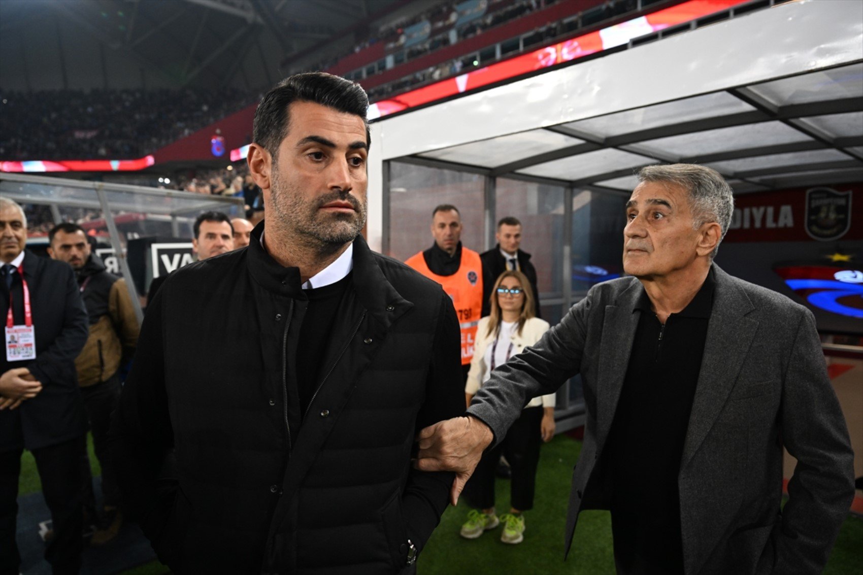 Şenol Güneş ve Volkan Demirel gerginliğine sert yorumlar! 'Adam değilsin, haddine mi?'