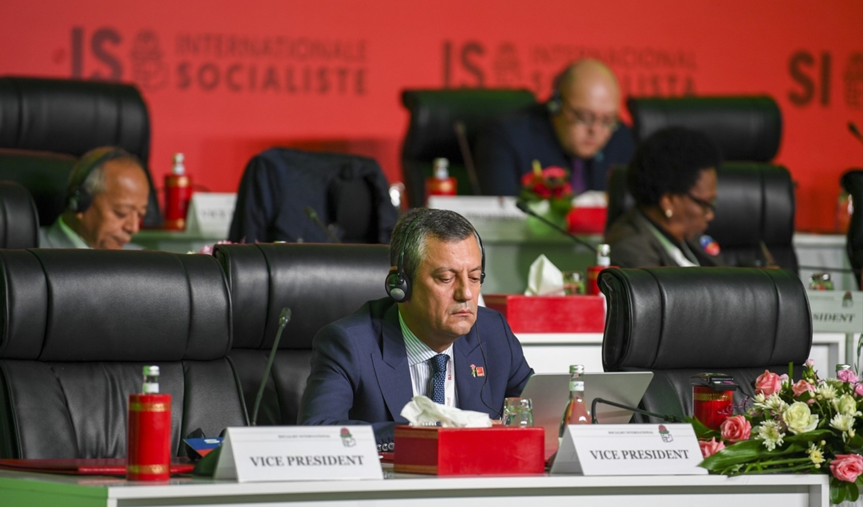 La reazione di Özgür Özel a Erdoğan sui sottotenenti: 