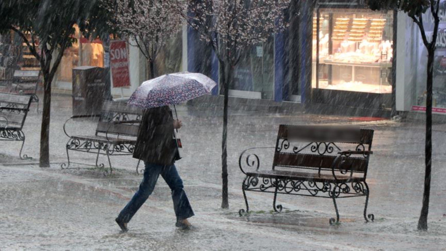 Bugün hava nasıl olacak? Meteoroloji'den 30 kente sarı ve turuncu kodlu uyarı! İşte il il 24 Aralık Salı hava durumu...