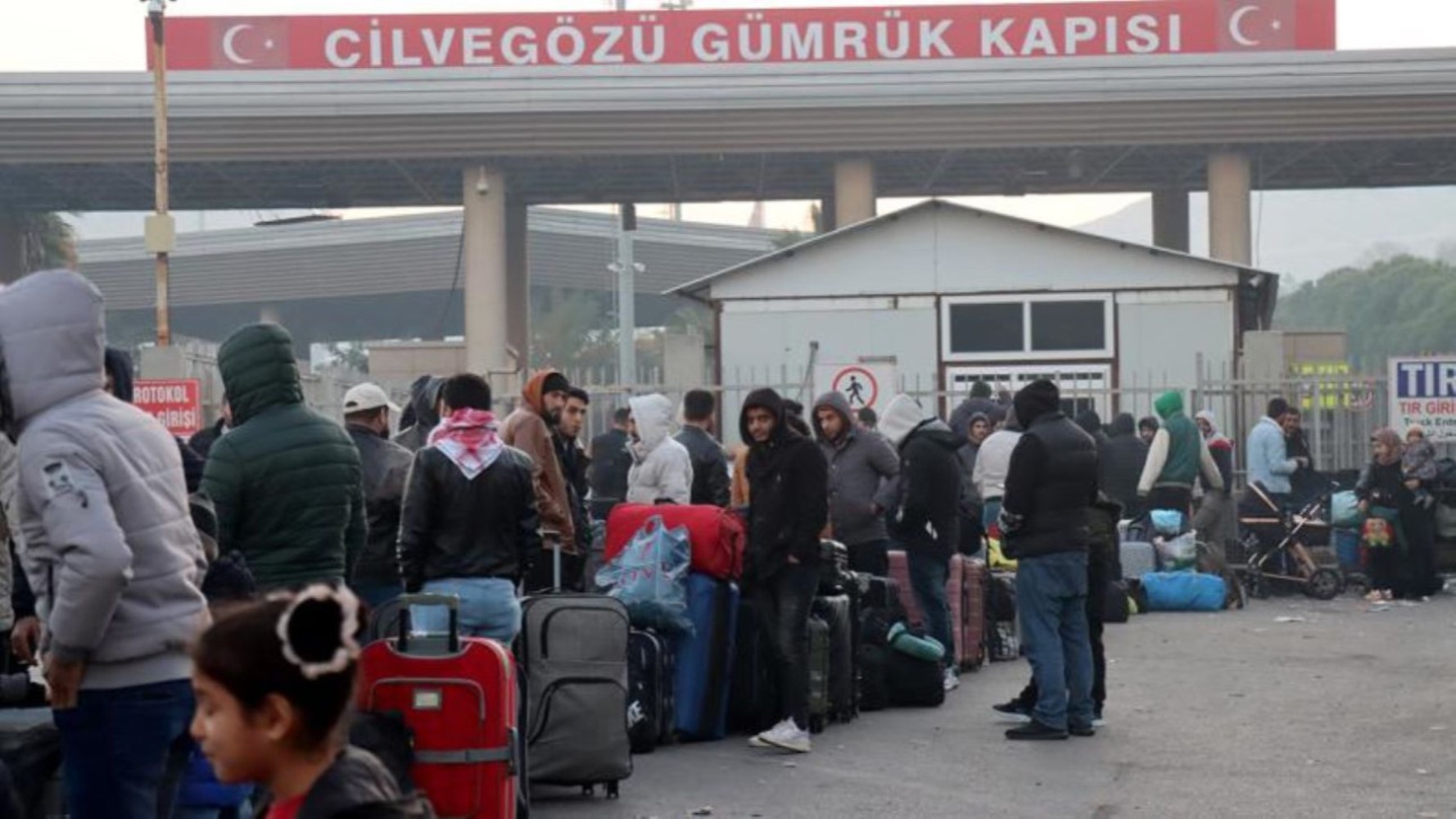 Ali Yerlikaya, ülkelerine dönen Suriyeliler'in sayısını açıkladı! Türkiye'de kayıtlı kaç Suriyeli var?