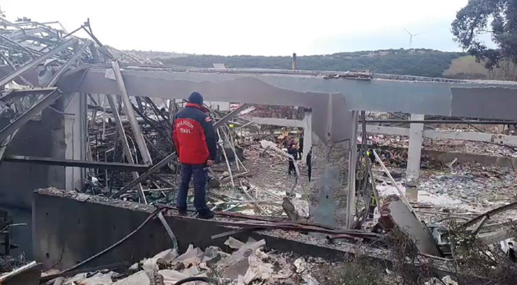 Balıkesir mühimmat fabrikasındaki patlamada dehşet anları: Camlar sallandı, alev topları yükseldi