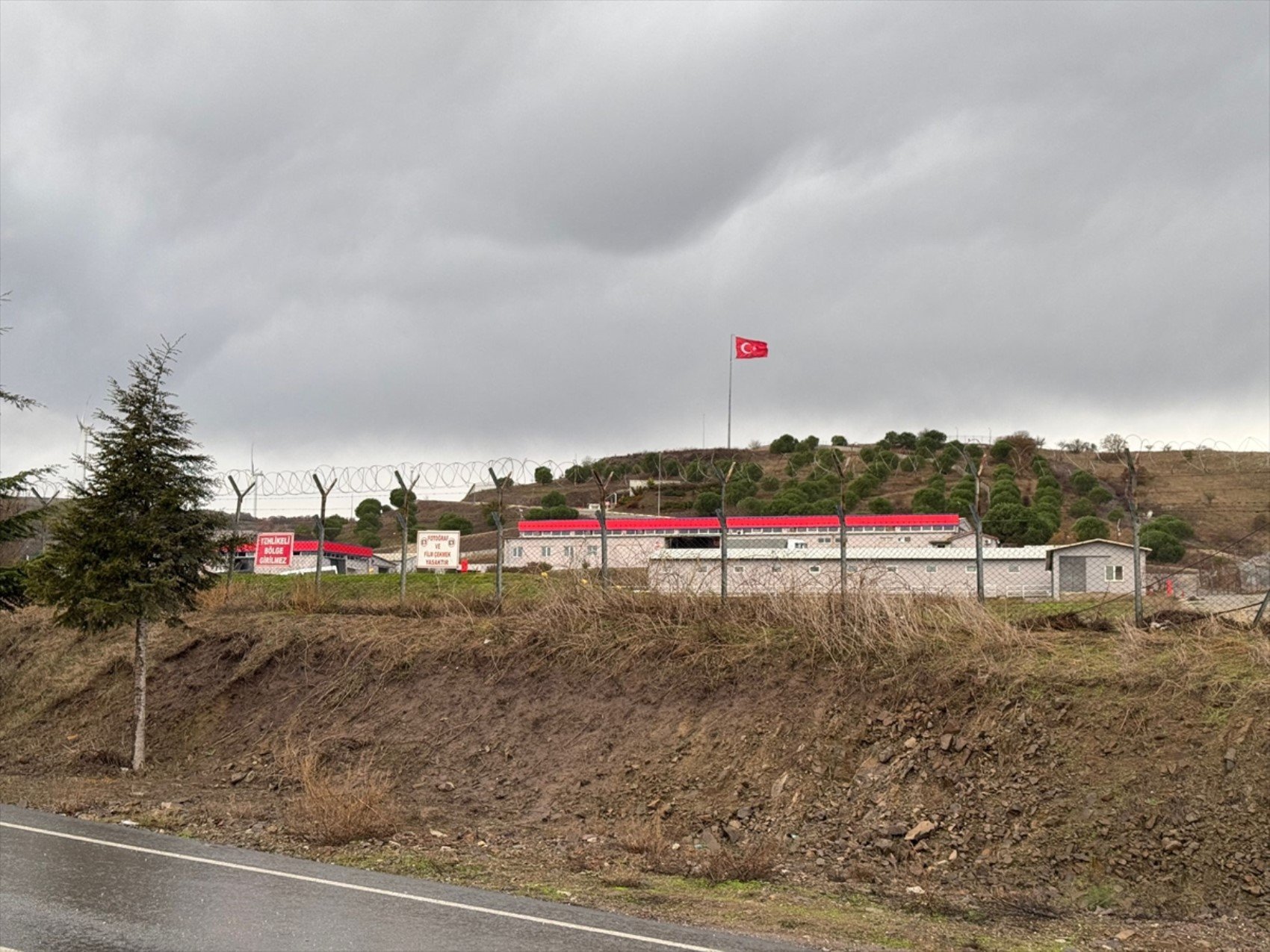 Balıkesir mühimmat fabrikasındaki patlamada dehşet anları: Camlar sallandı, alev topları yükseldi