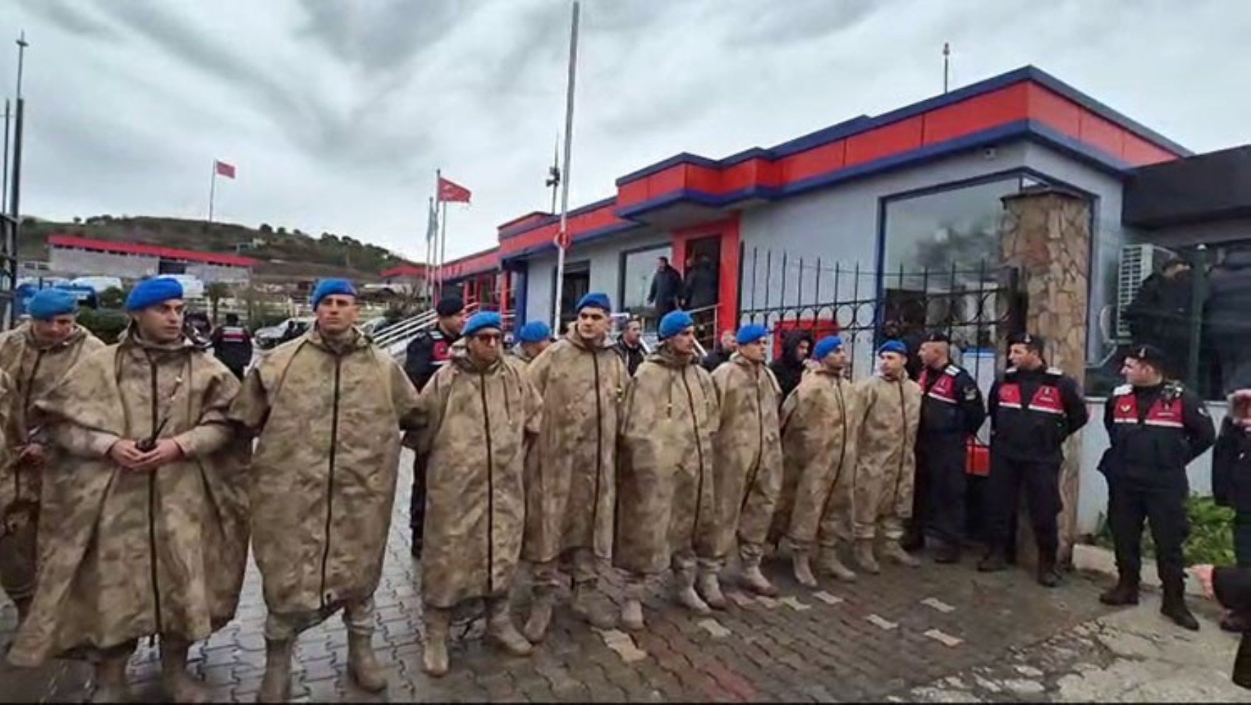 Balıkesir mühimmat fabrikasındaki patlamada dehşet anları: Camlar sallandı, alev topları yükseldi