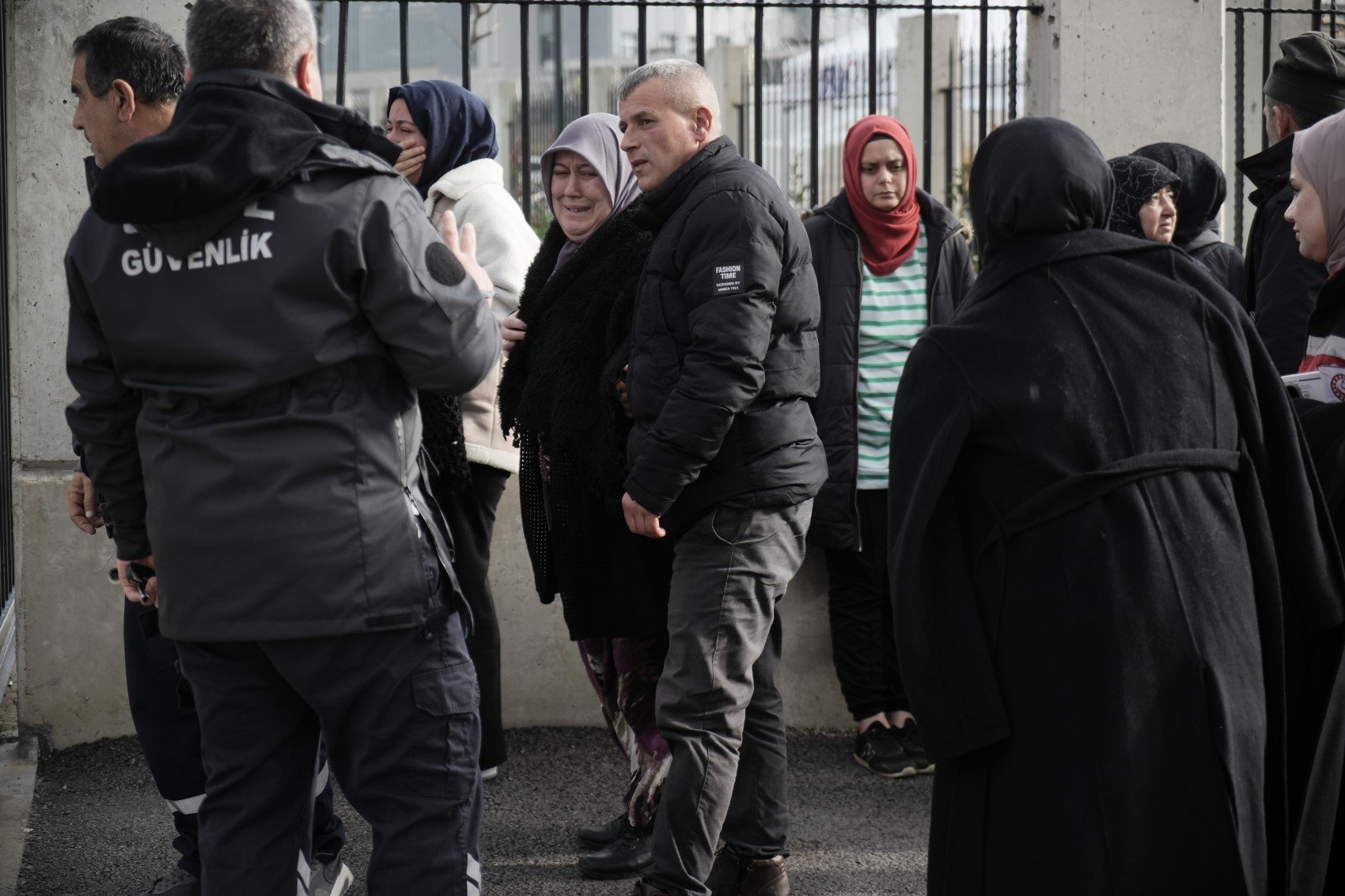 Balıkesir'deki mühimmat fabrikasında yaşanan patlamada 11 kişi hayatını kaybetti! Aileler olay yerine akın etti