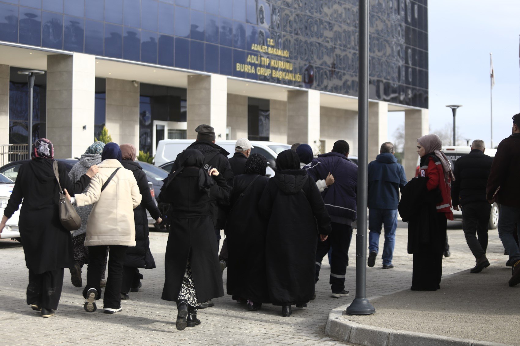 Balıkesir'deki mühimmat fabrikasında yaşanan patlamada 11 kişi hayatını kaybetti! Aileler olay yerine akın etti