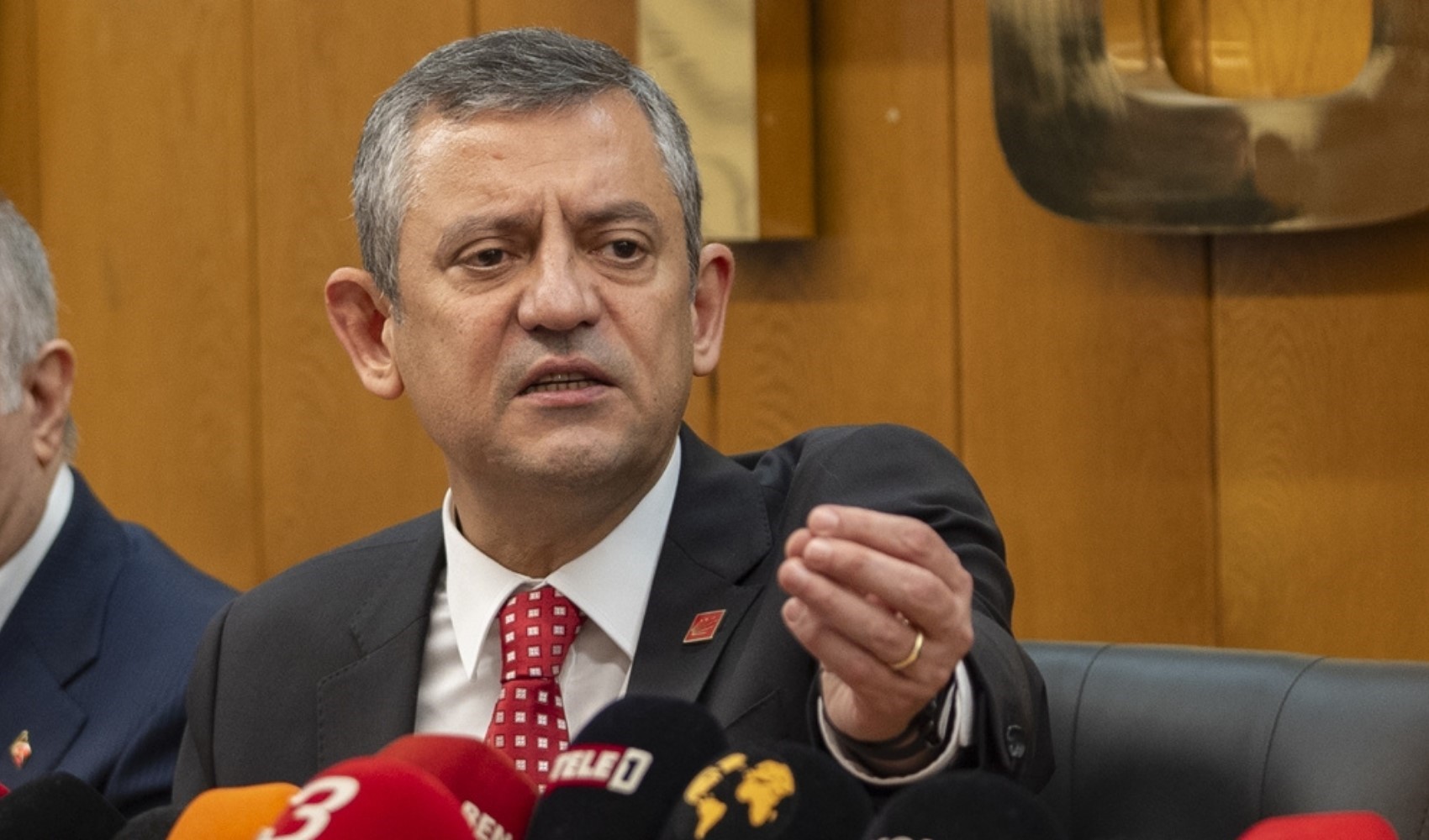 Özgür Özel, CHP'nin 2025'teki eylem planını açıkladı: 'Sandığı getiremezsek...'