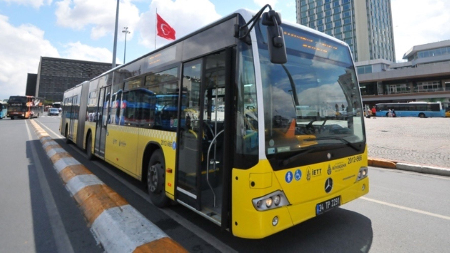 İstanbul'da toplu taşıma krizi: Otobüsler bugün çalışacak mı? Toplu taşıma seferleri devam ediyor mu?