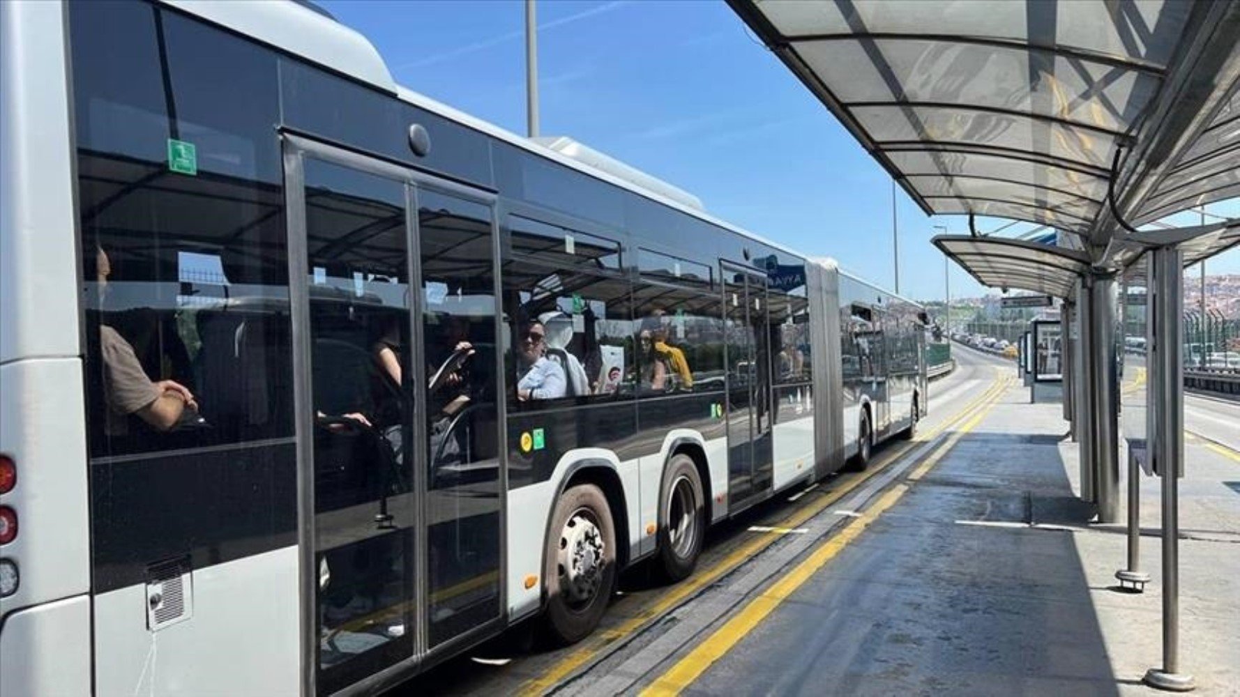 İstanbul'da toplu taşıma krizi: Otobüsler bugün çalışacak mı? Toplu taşıma seferleri devam ediyor mu?