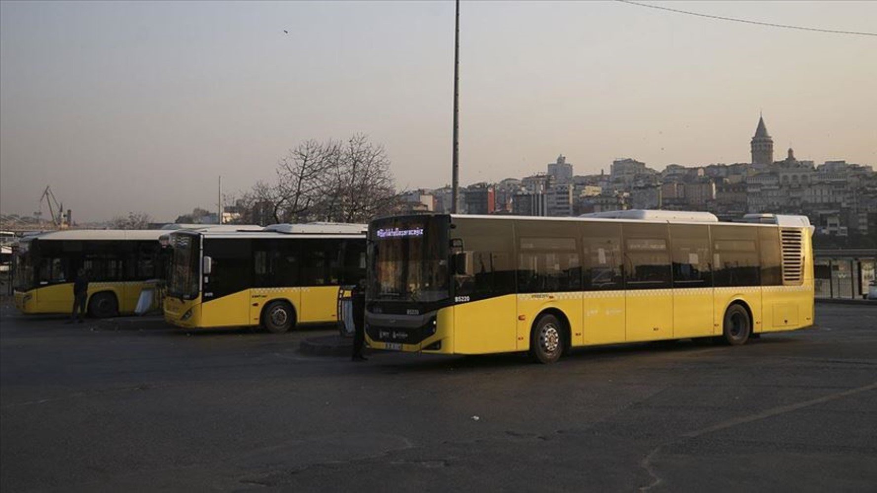 İstanbul'da toplu taşıma krizi: Otobüsler bugün çalışacak mı? Toplu taşıma seferleri devam ediyor mu?