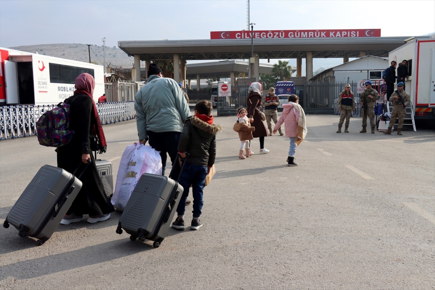 Türkiye'deki Suriyeliler kendi ülkelerine dönecek mi? 'Her 10 Suriyeliden 8'i...'