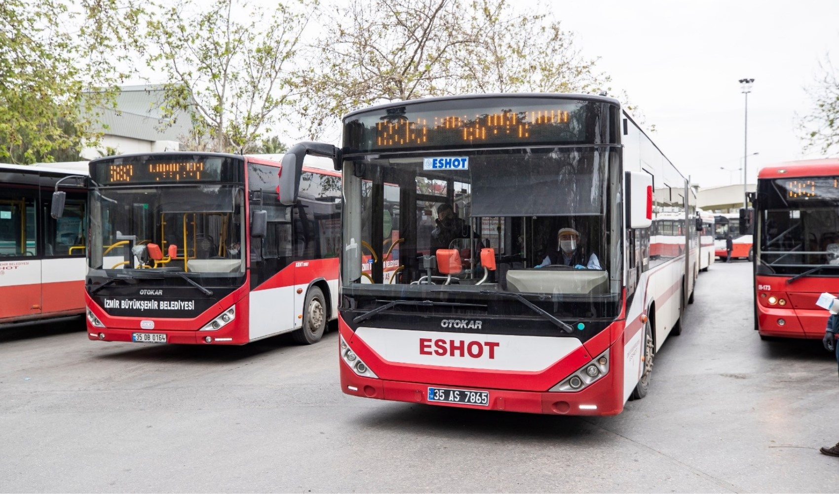 Yılbaşı gecesi için metro seferleri uzatıldı mı? Saat kaça kadar metro var? İstanbul, İzmir ve Ankara için yılbaşı ulaşım seferleri uzadı mı? Yılbaşında toplu taşıma ücretsiz mi?