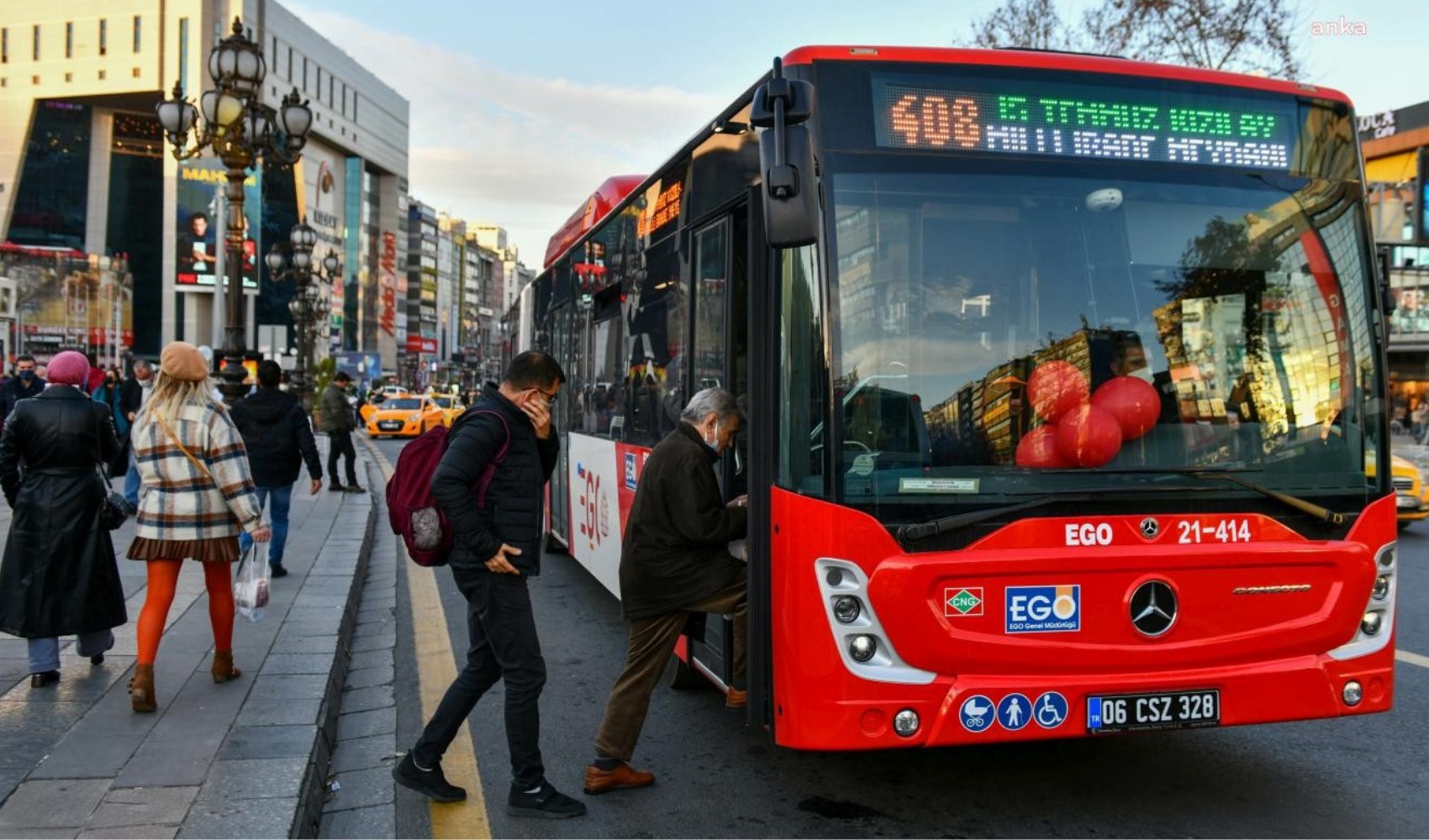 Yılbaşı gecesi için metro seferleri uzatıldı mı? Saat kaça kadar metro var? İstanbul, İzmir ve Ankara için yılbaşı ulaşım seferleri uzadı mı? Yılbaşında toplu taşıma ücretsiz mi?