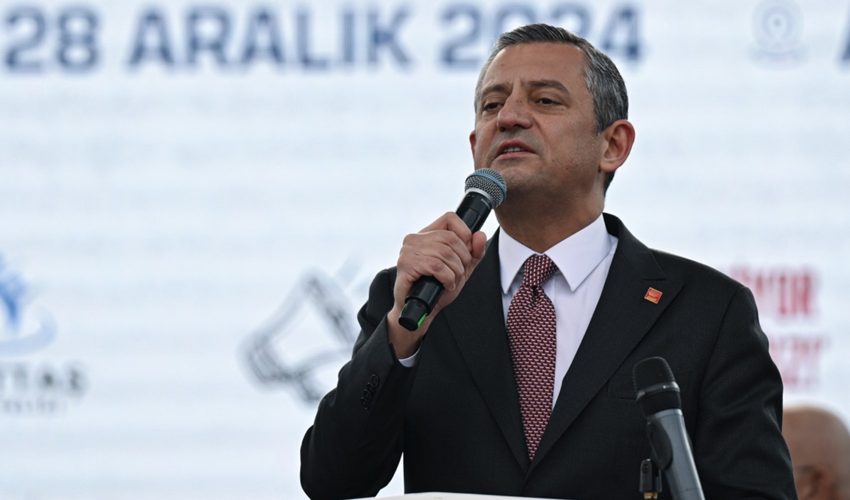 Messaggi di fine anno di Özgür Özel: appello al governo sulla Siria