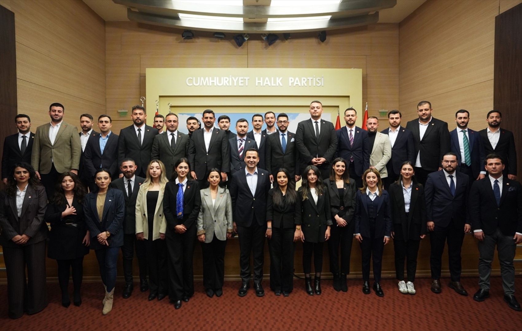CHP Gençlik Kolları'nda başkan değişimi: Cem Aydın, Gençosman Killik'ten görevi devraldı
