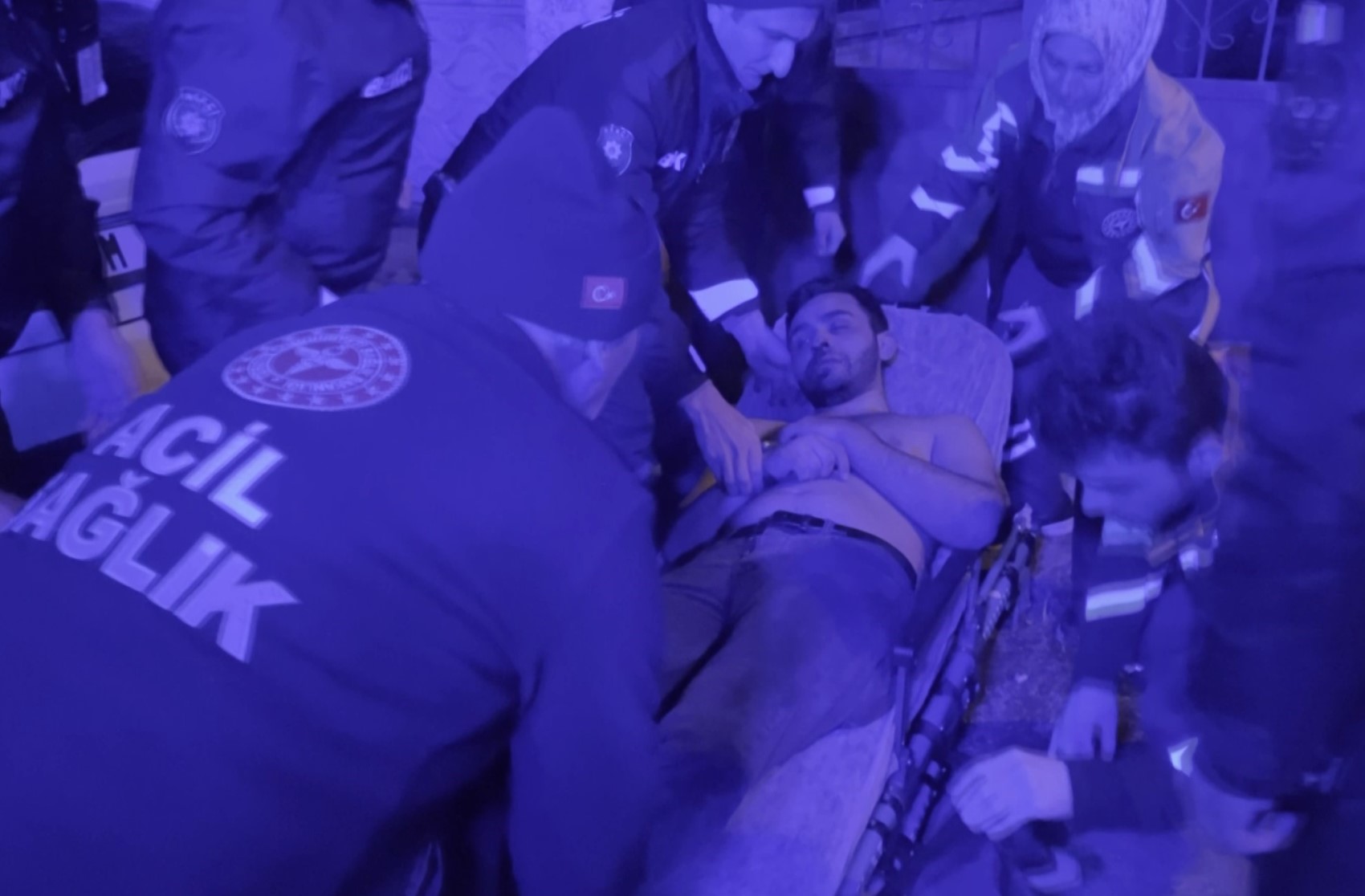 Yasak aşk yaşadığı kadının kocasına yakalandı: Kaçarken balkondan düştü