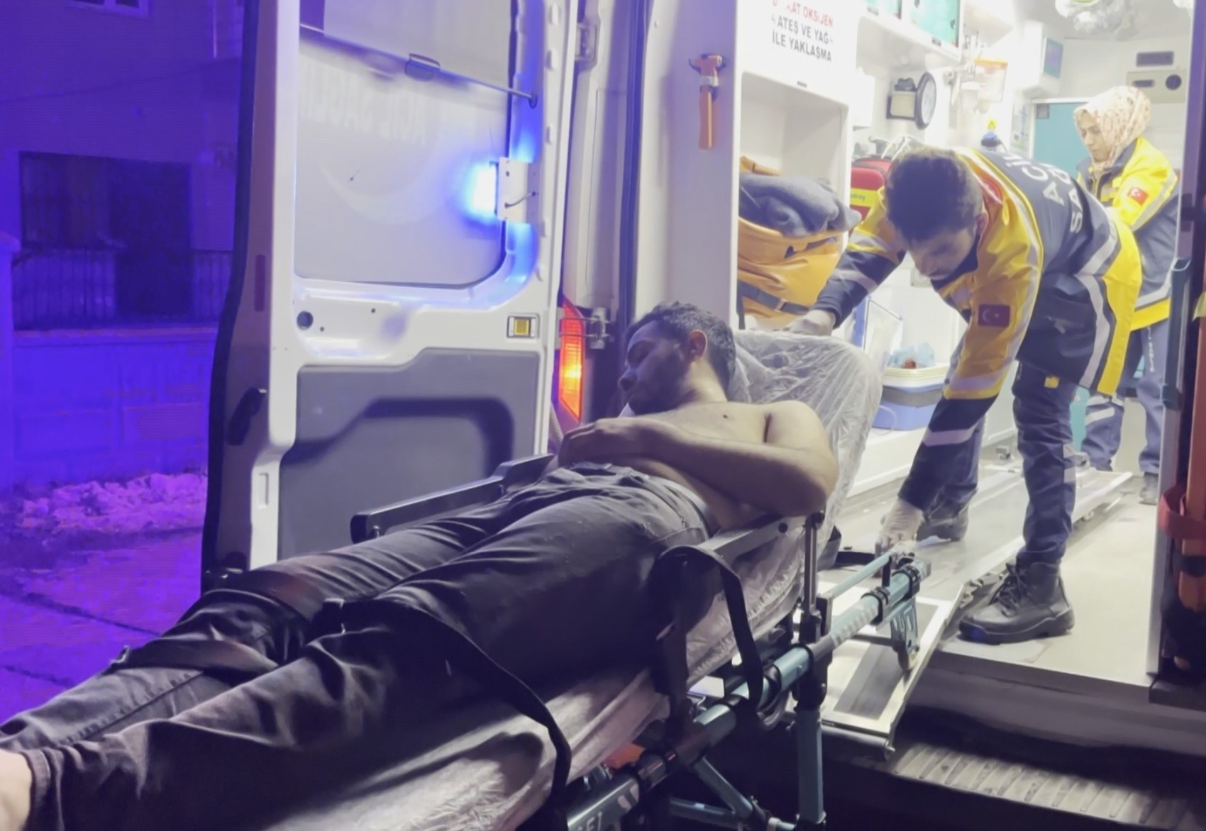 Yasak aşk yaşadığı kadının kocasına yakalandı: Kaçarken balkondan düştü